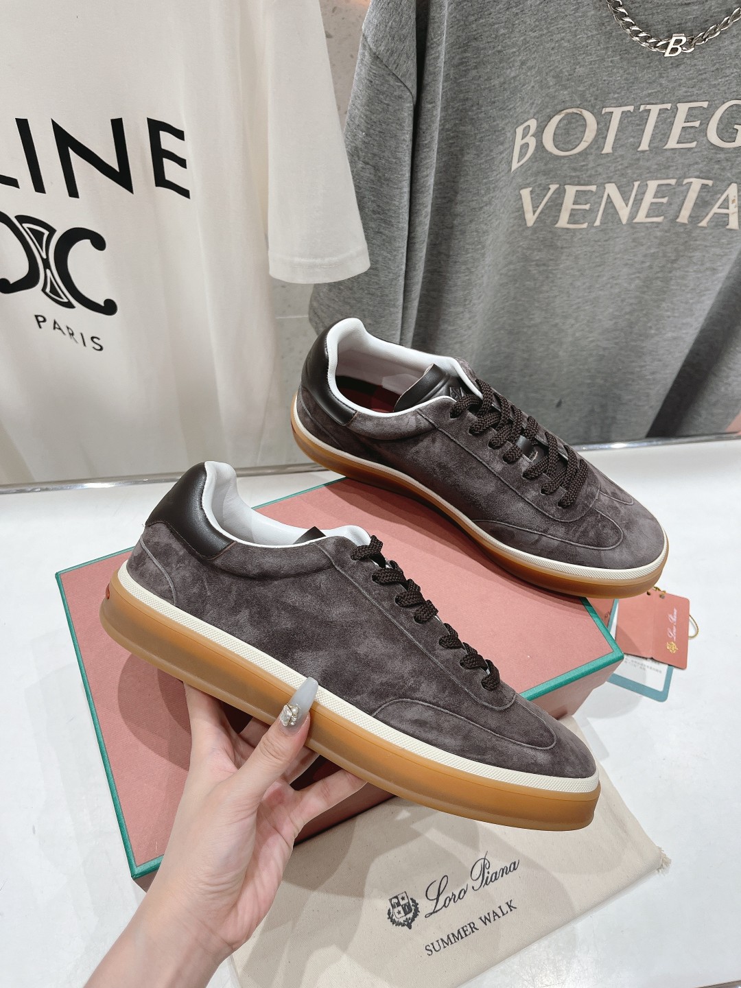 高版本出厂  情侣款
  Lss新品发售Loro Piana(官网同款) 经典系带休闲鞋 
简约时尚，鞋