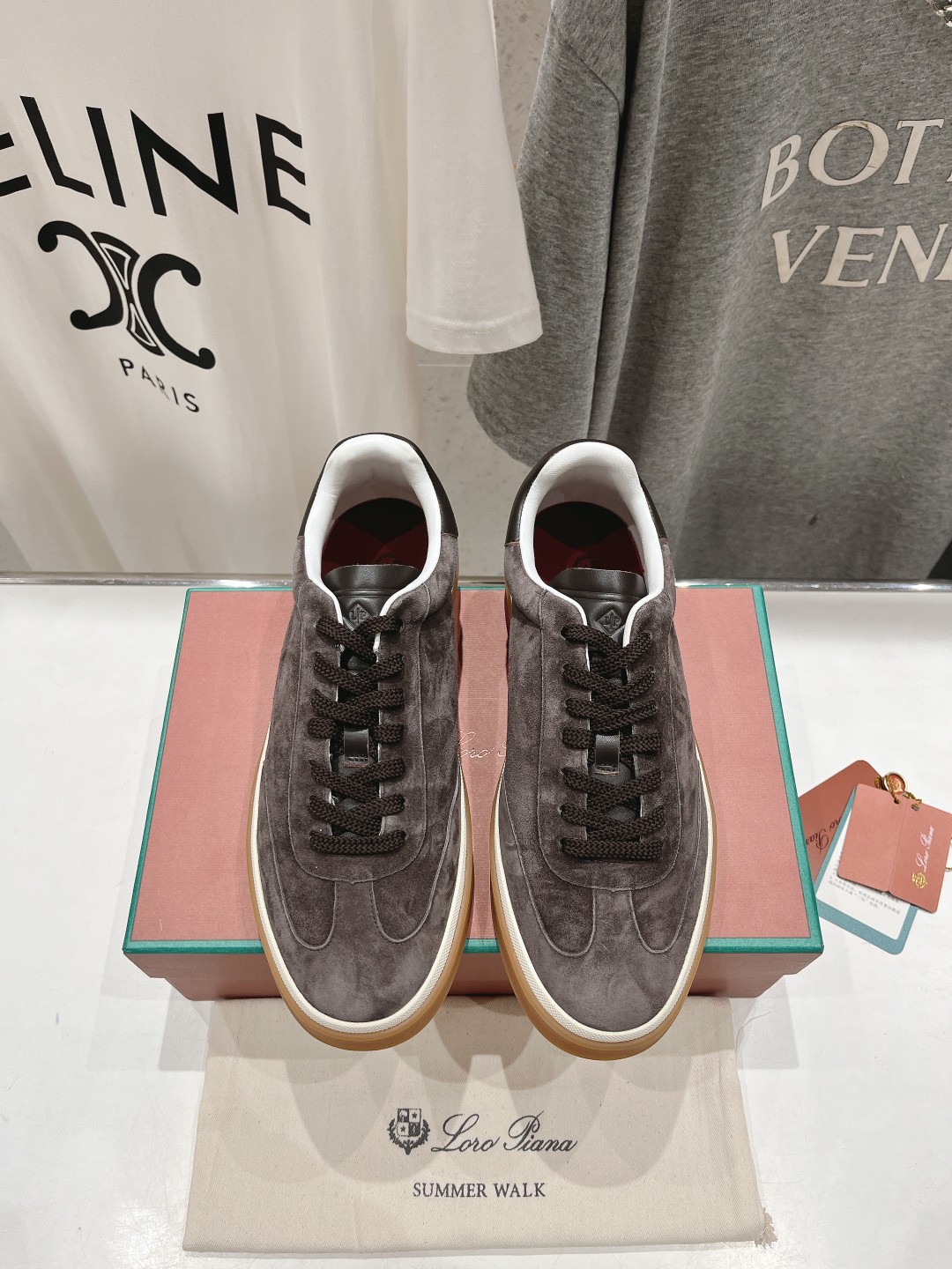 高版本出厂  情侣款
  Lss新品发售Loro Piana(官网同款) 经典系带休闲鞋 
简约时尚，鞋