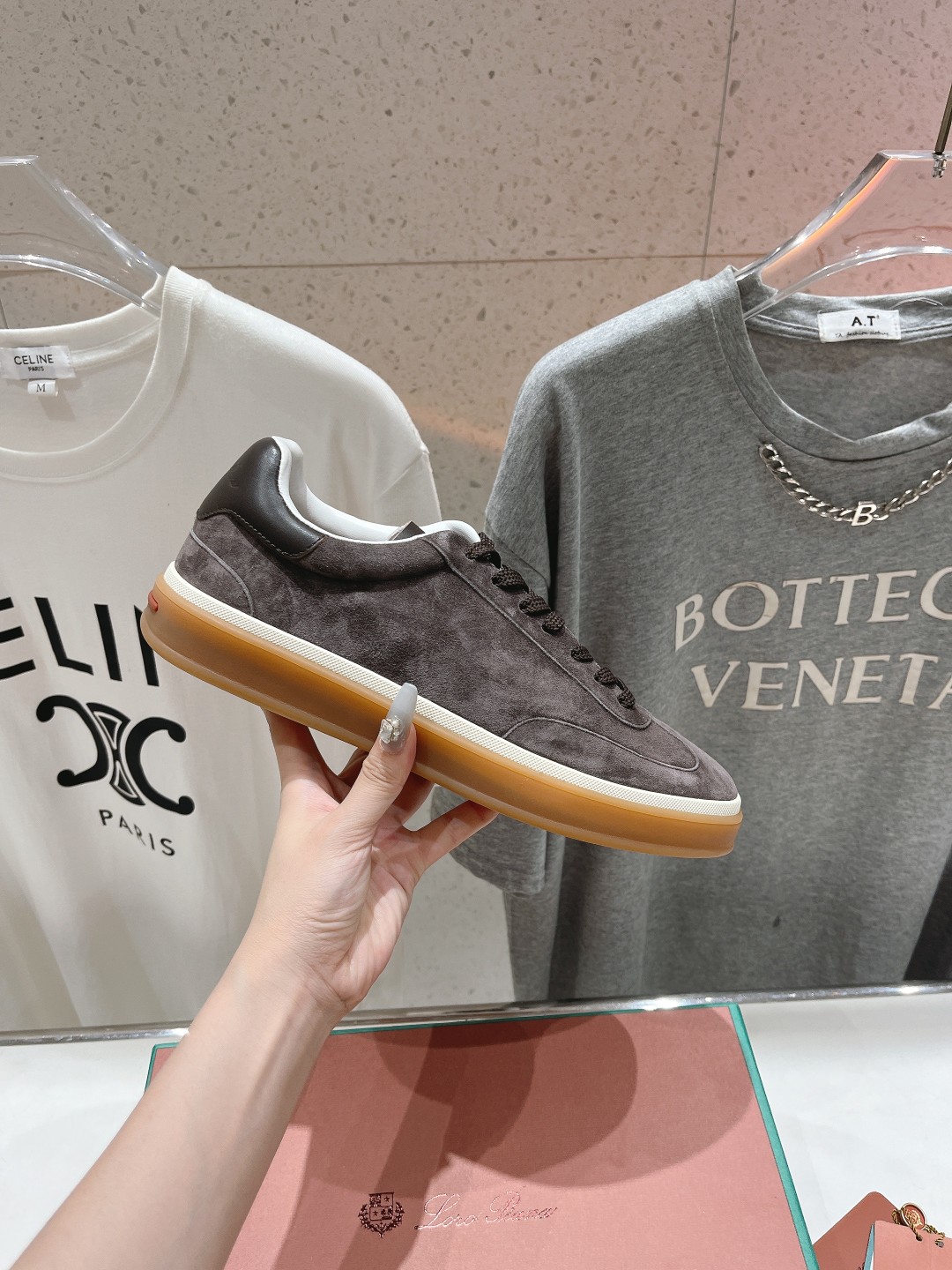 高版本出厂  情侣款
  Lss新品发售Loro Piana(官网同款) 经典系带休闲鞋 
简约时尚，鞋