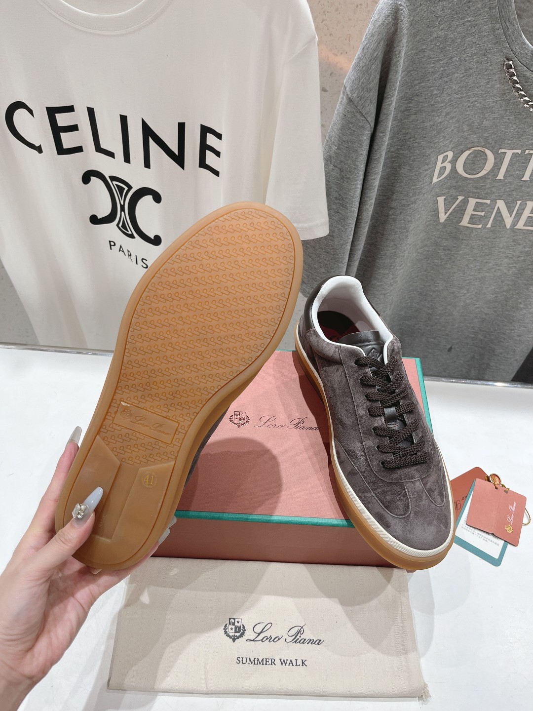 高版本出厂  情侣款
  Lss新品发售Loro Piana(官网同款) 经典系带休闲鞋 
简约时尚，鞋