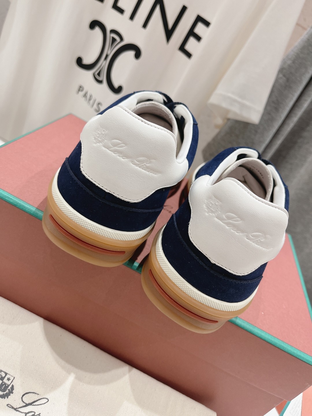 高版本出厂  情侣款
  Lss新品发售Loro Piana(官网同款) 经典系带休闲鞋 
简约时尚，鞋