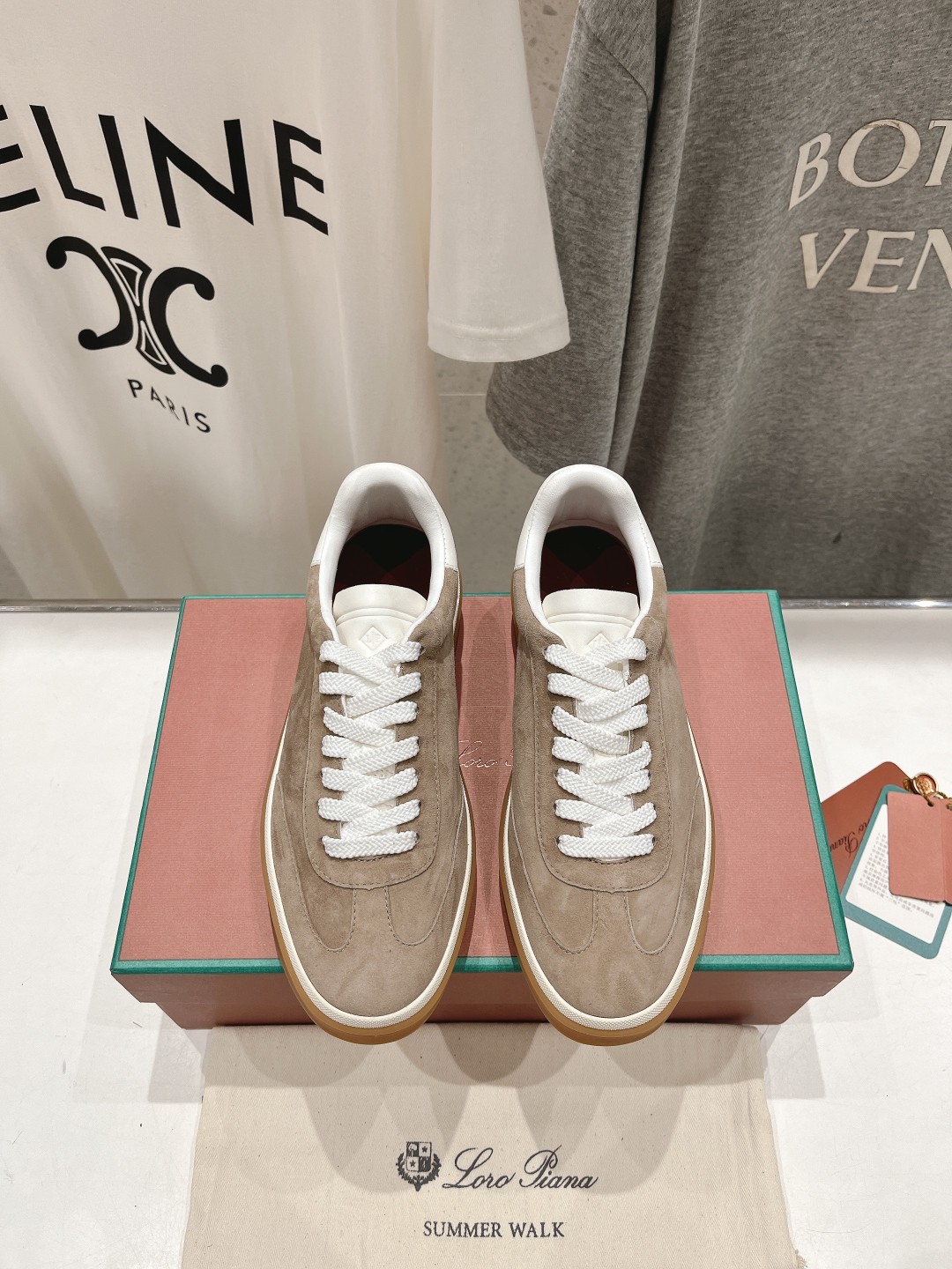 高版本出厂  情侣款
  Lss新品发售Loro Piana(官网同款) 经典系带休闲鞋 
简约时尚，鞋