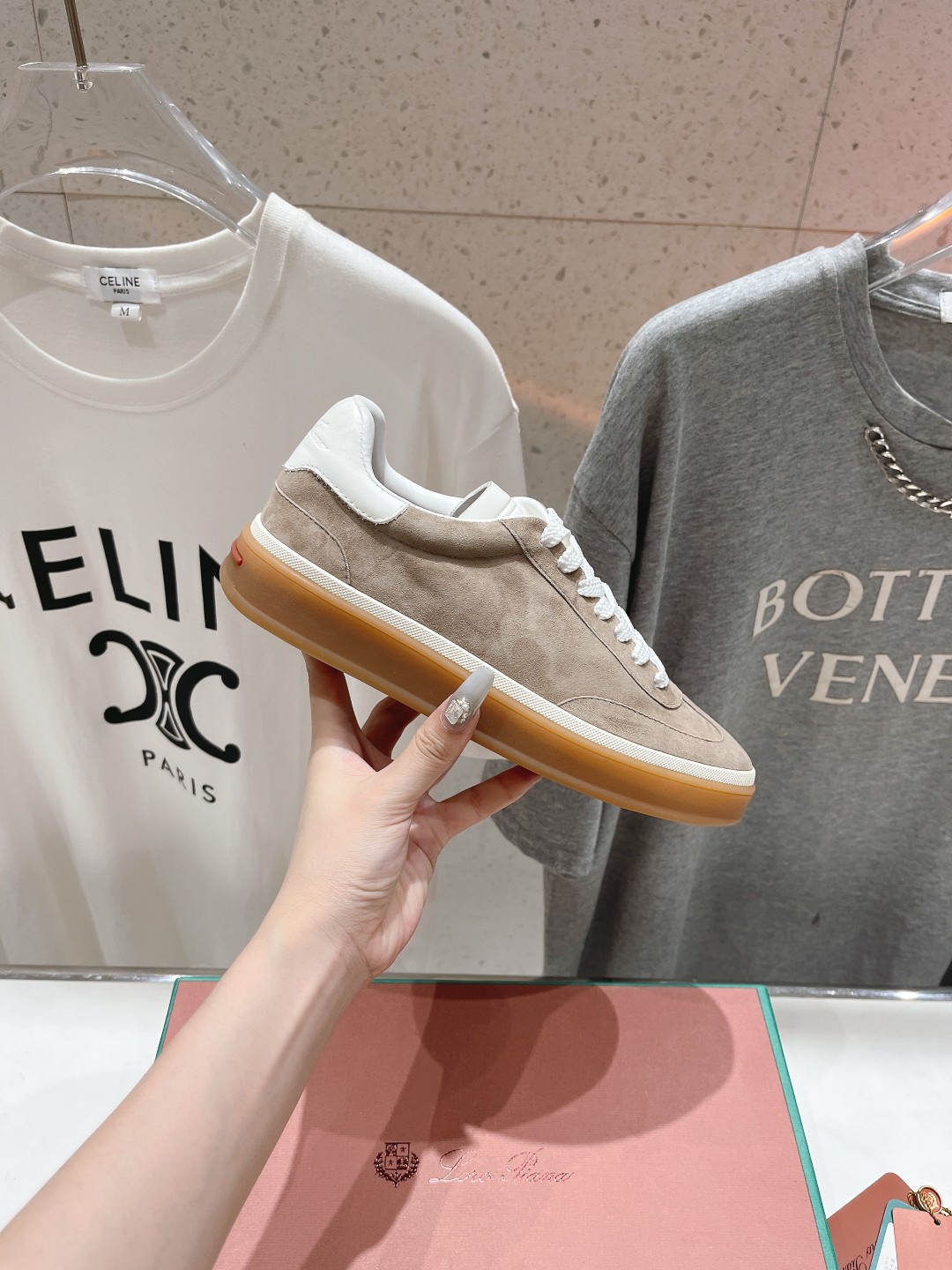 高版本出厂  情侣款
  Lss新品发售Loro Piana(官网同款) 经典系带休闲鞋 
简约时尚，鞋