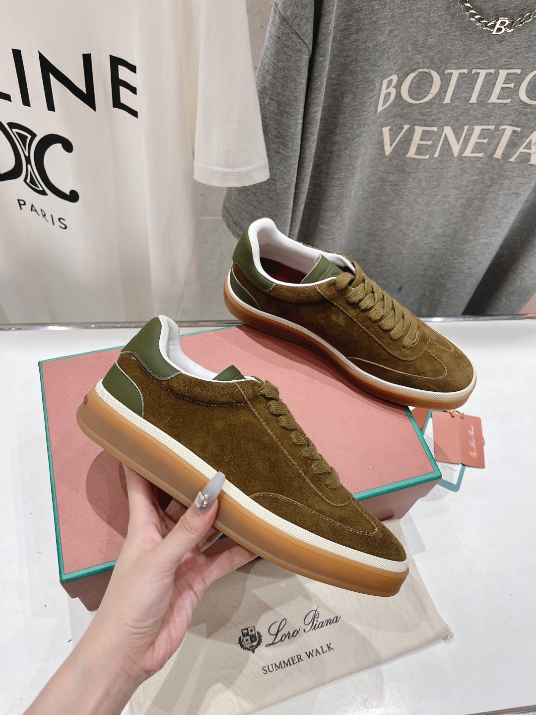 高版本出厂  情侣款
  Lss新品发售Loro Piana(官网同款) 经典系带休闲鞋 
简约时尚，鞋