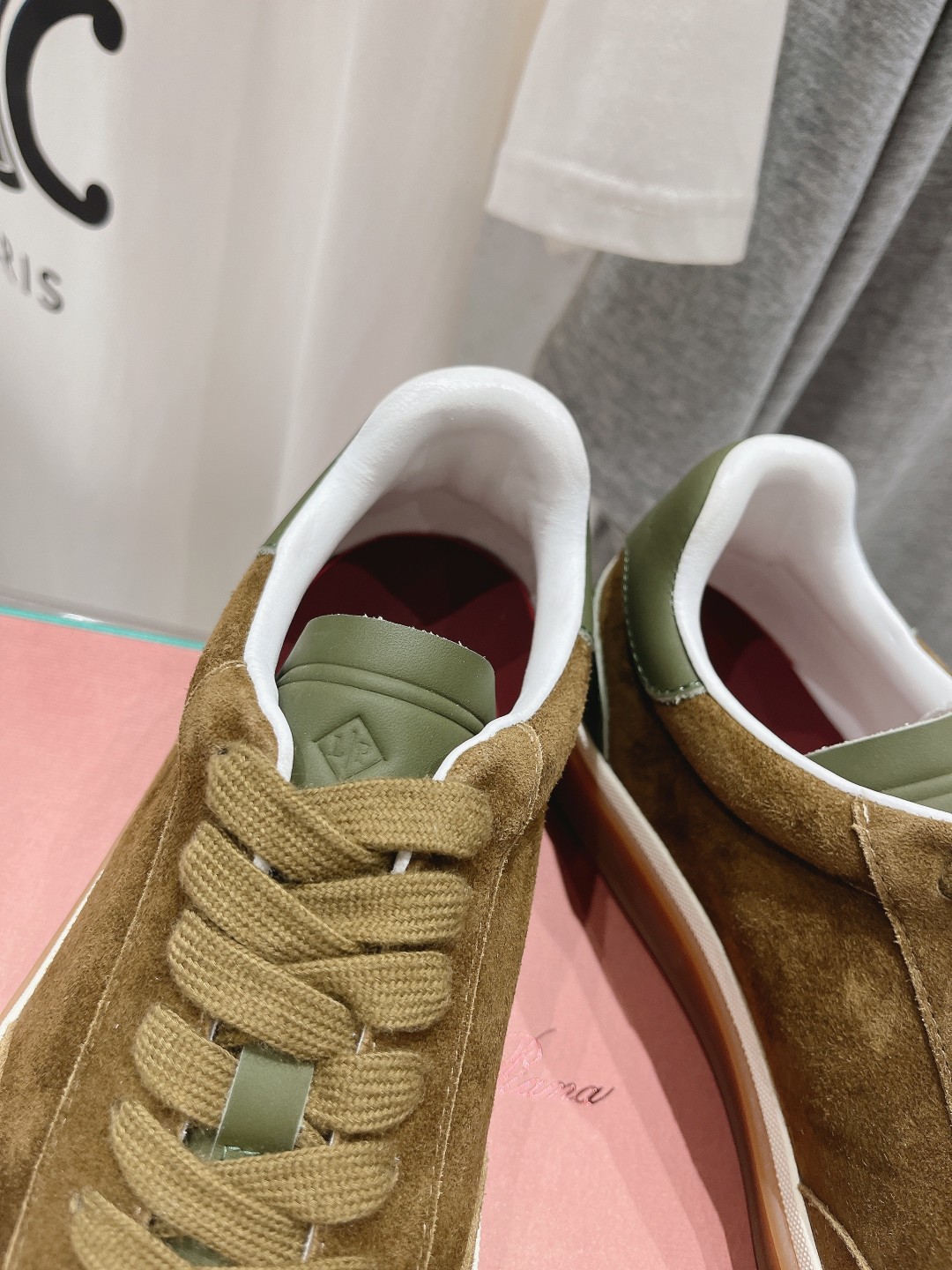 高版本出厂  情侣款
  Lss新品发售Loro Piana(官网同款) 经典系带休闲鞋 
简约时尚，鞋