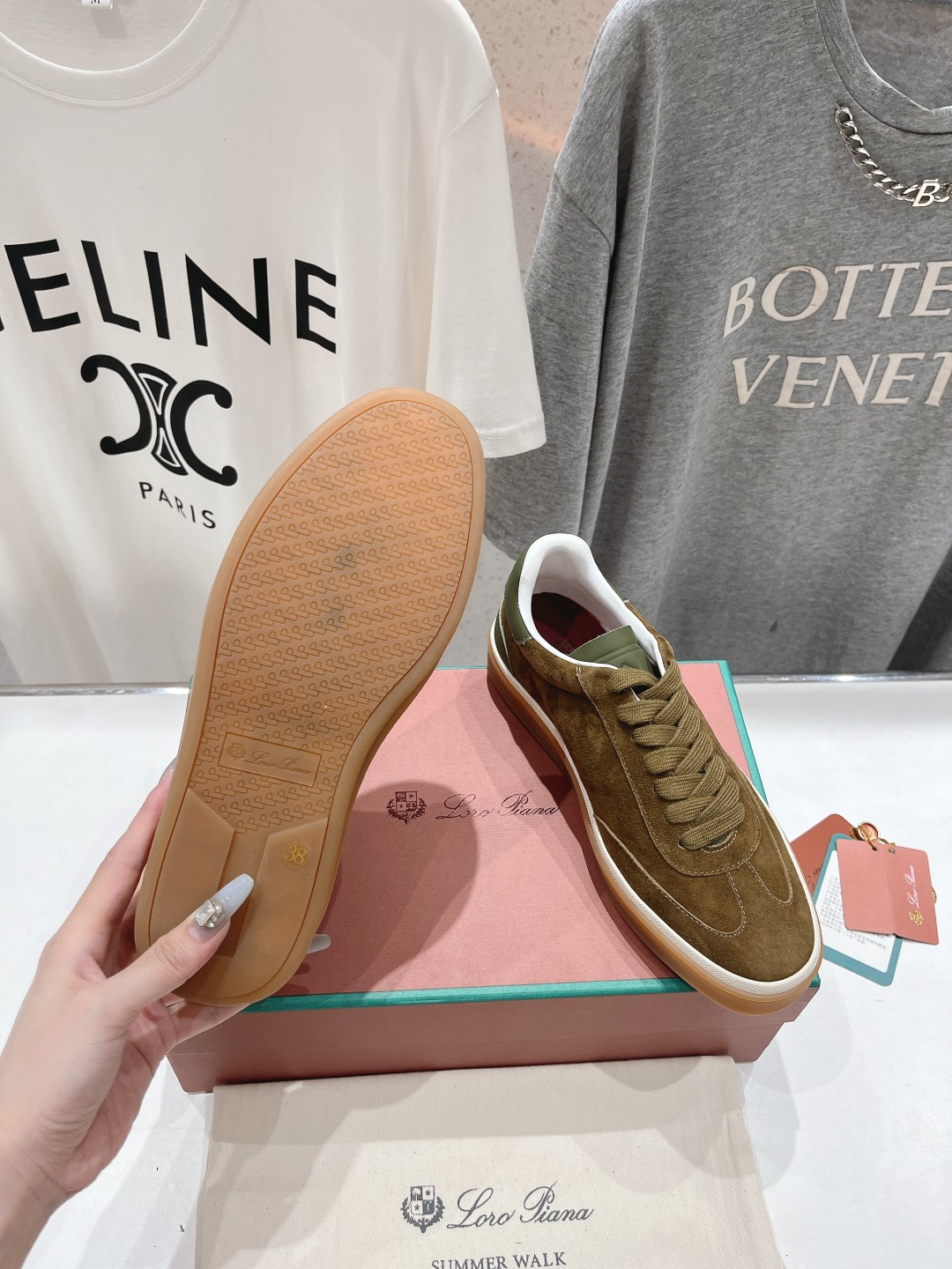 高版本出厂  情侣款
  Lss新品发售Loro Piana(官网同款) 经典系带休闲鞋 
简约时尚，鞋