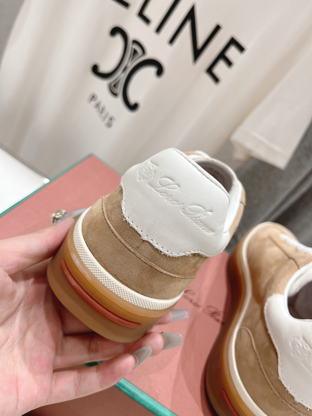 高版本出厂  情侣款
  Lss新品发售Loro Piana(官网同款) 经典系带休闲鞋 
简约时尚，鞋