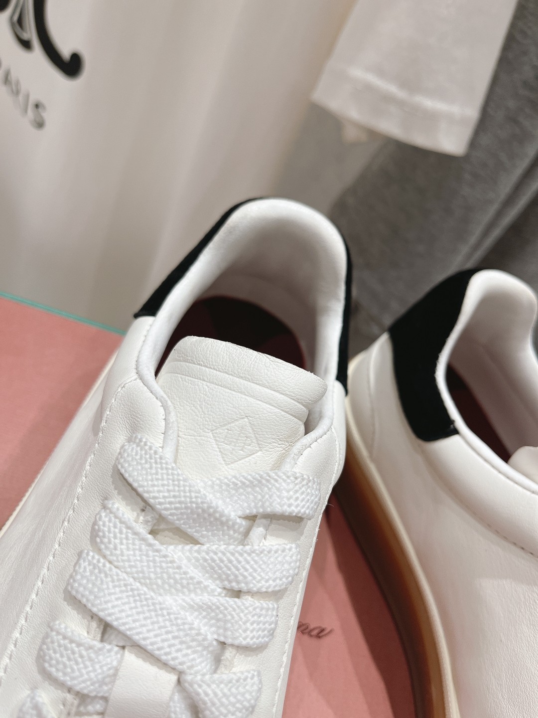 高版本出厂  情侣款
  Lss新品发售Loro Piana(官网同款) 经典系带休闲鞋 
简约时尚，鞋