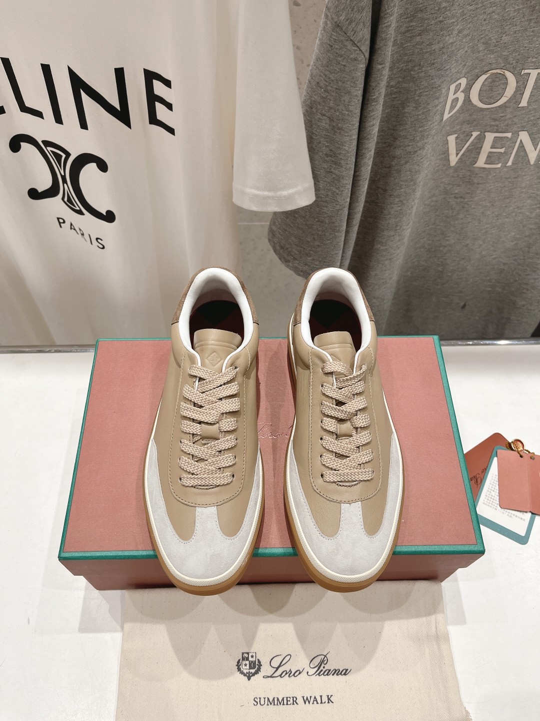 高版本出厂  情侣款
  Lss新品发售Loro Piana(官网同款) 经典系带休闲鞋 
简约时尚，鞋