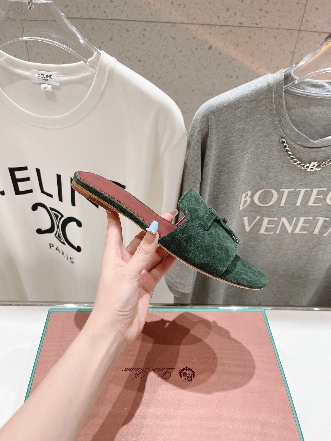 高版本出厂
Loro Piana* LP||诺悠翩雅2025ss春夏新款拖鞋‼️
【市场顶级品质】
𝐋𝐩