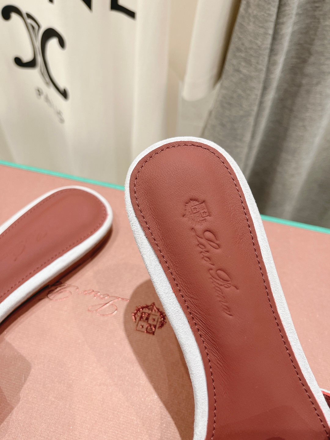 高版本出厂
Loro Piana* LP||诺悠翩雅2025ss春夏新款拖鞋‼️
【市场顶级品质】
𝐋𝐩