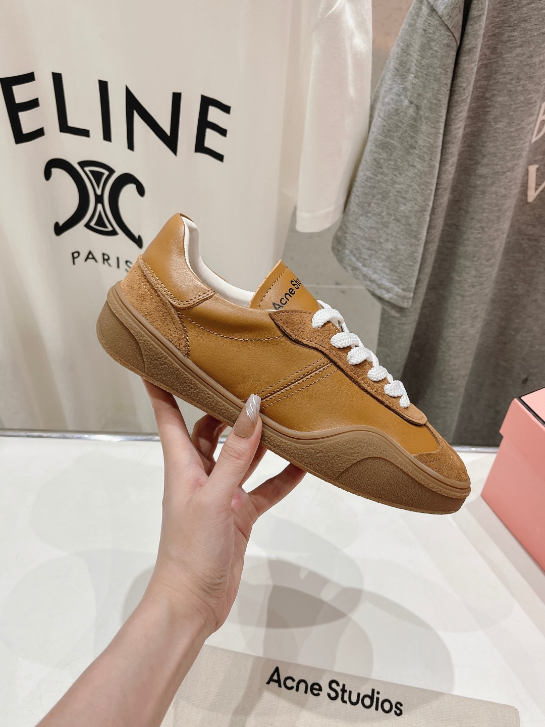 Acne Studios: High-End Version at $700 with Unique Designs and Premium Materials - 图片 3