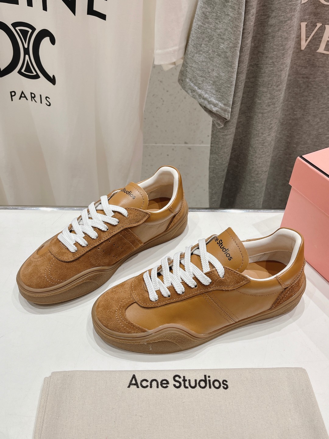 Acne Studios: High-End Version at $700 with Unique Designs and Premium Materials - 图片 4