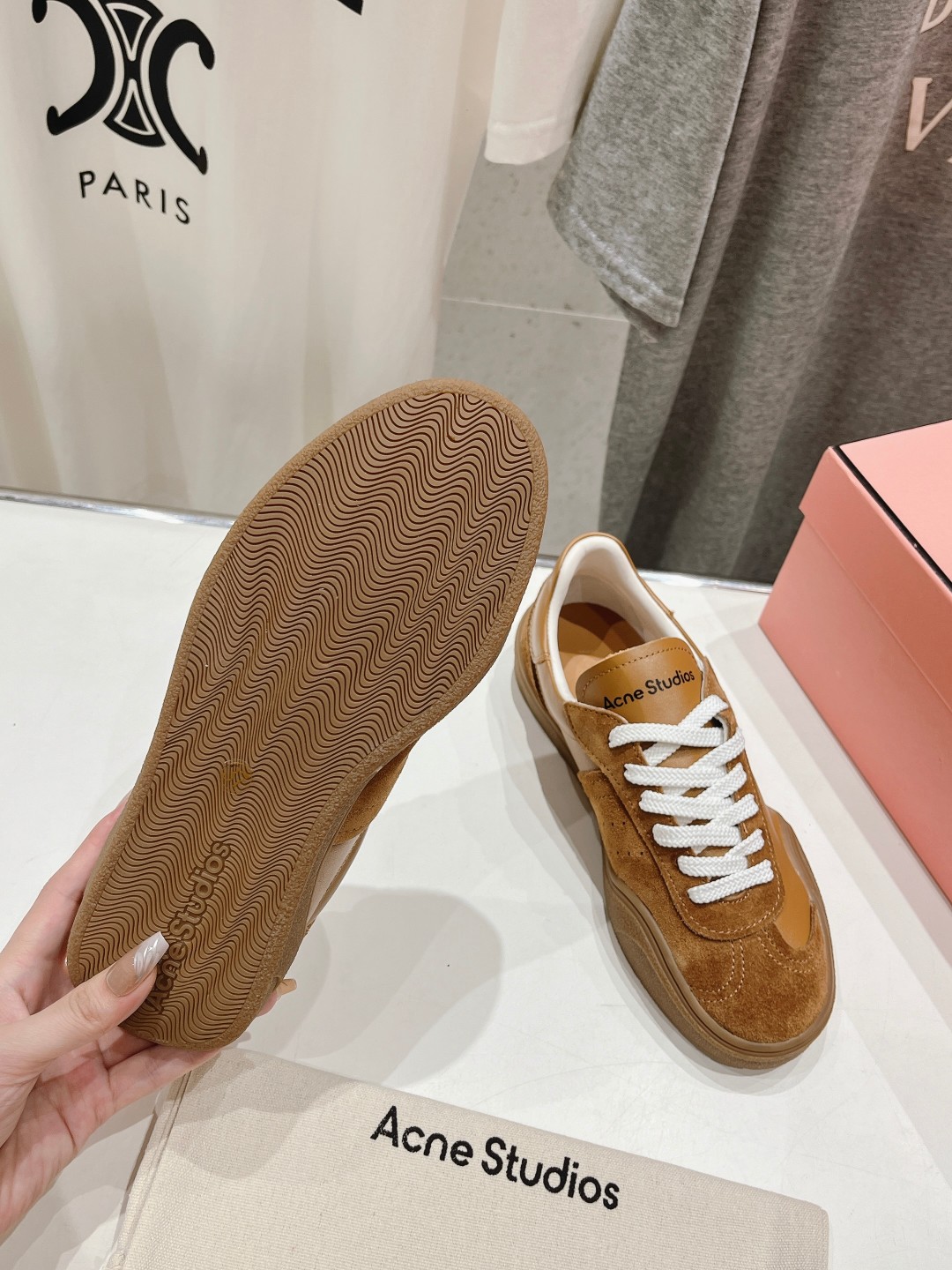 Acne Studios: High-End Version at $700 with Unique Designs and Premium Materials - 图片 9