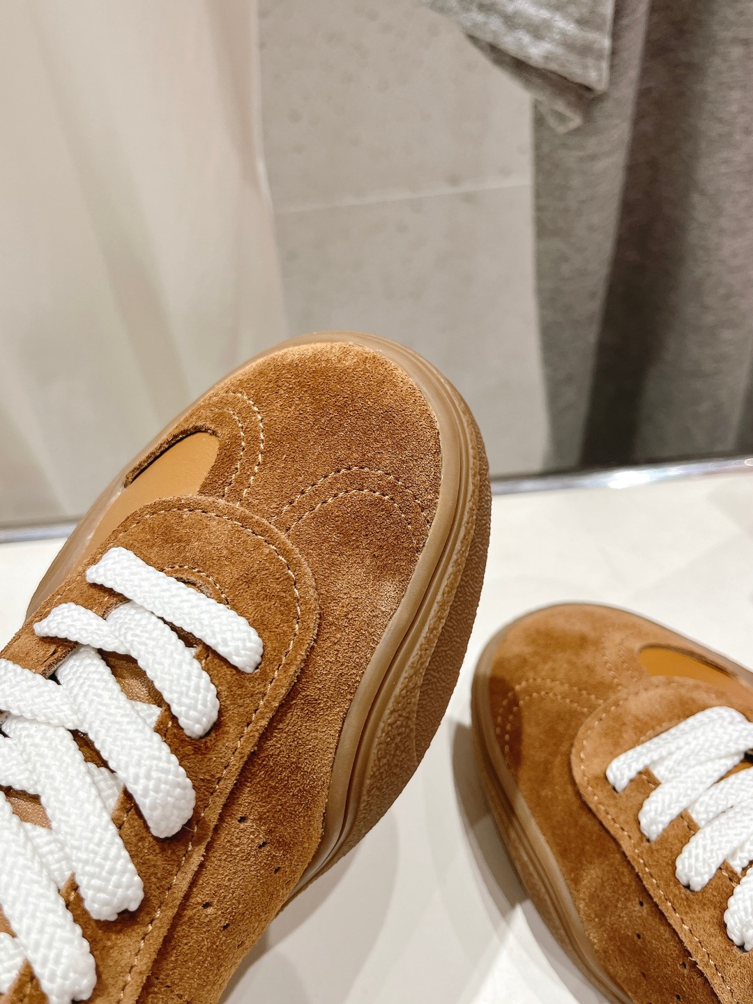 Acne Studios: High-End Version at $700 with Unique Designs and Premium Materials - 图片 7