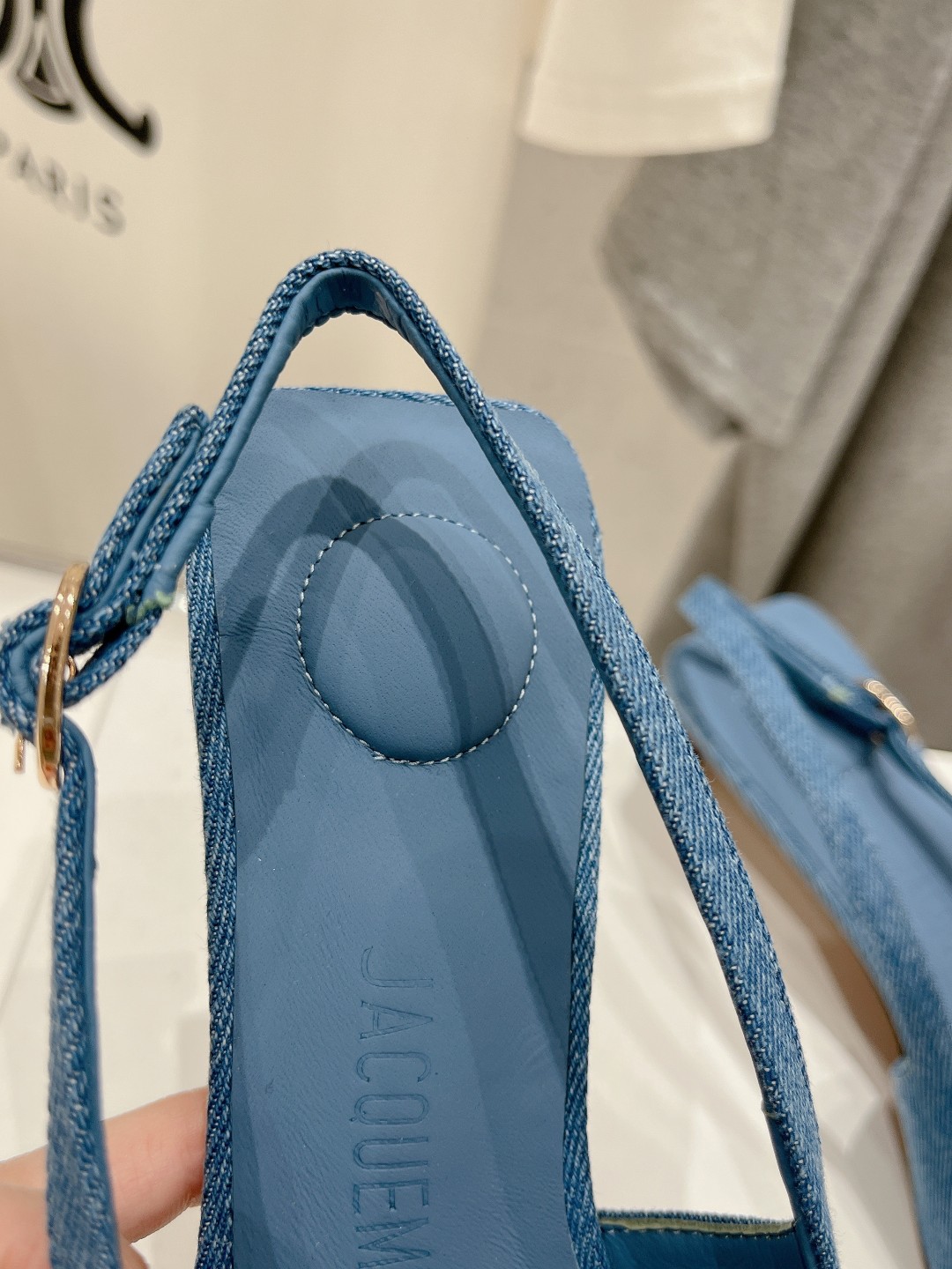高版本出厂
「JACQUEMUS」24ss春夏 方跟小尖头凉鞋🤎肯豆同款！
一如既往极简优雅路线·超级好