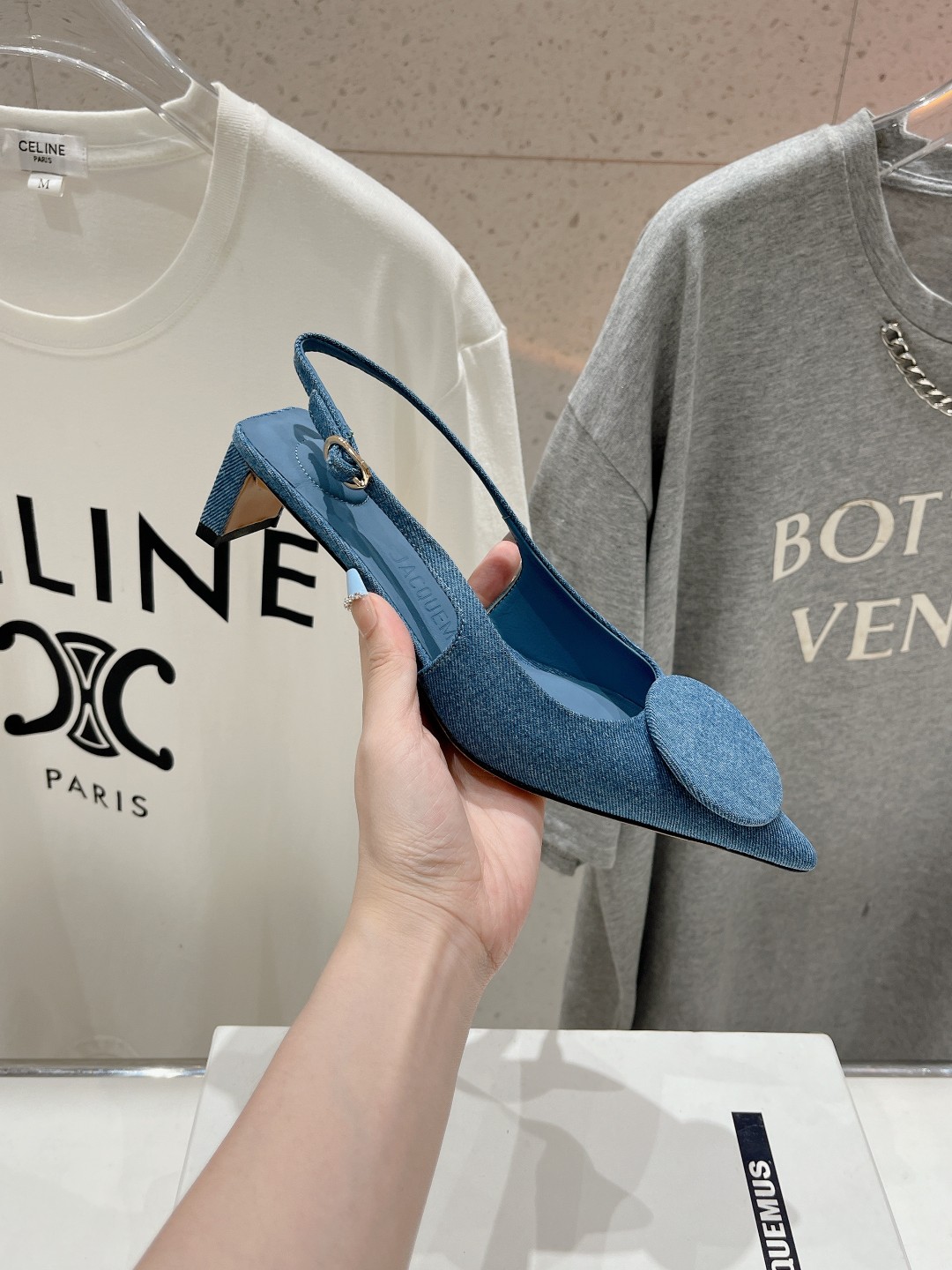 高版本出厂
「JACQUEMUS」24ss春夏 方跟小尖头凉鞋🤎肯豆同款！
一如既往极简优雅路线·超级好