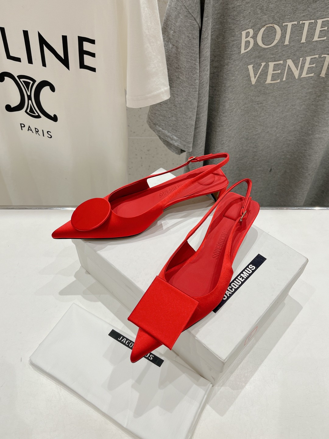 高版本出厂
「JACQUEMUS」24ss春夏 方跟小尖头凉鞋🤎肯豆同款！
一如既往极简优雅路线·超级好