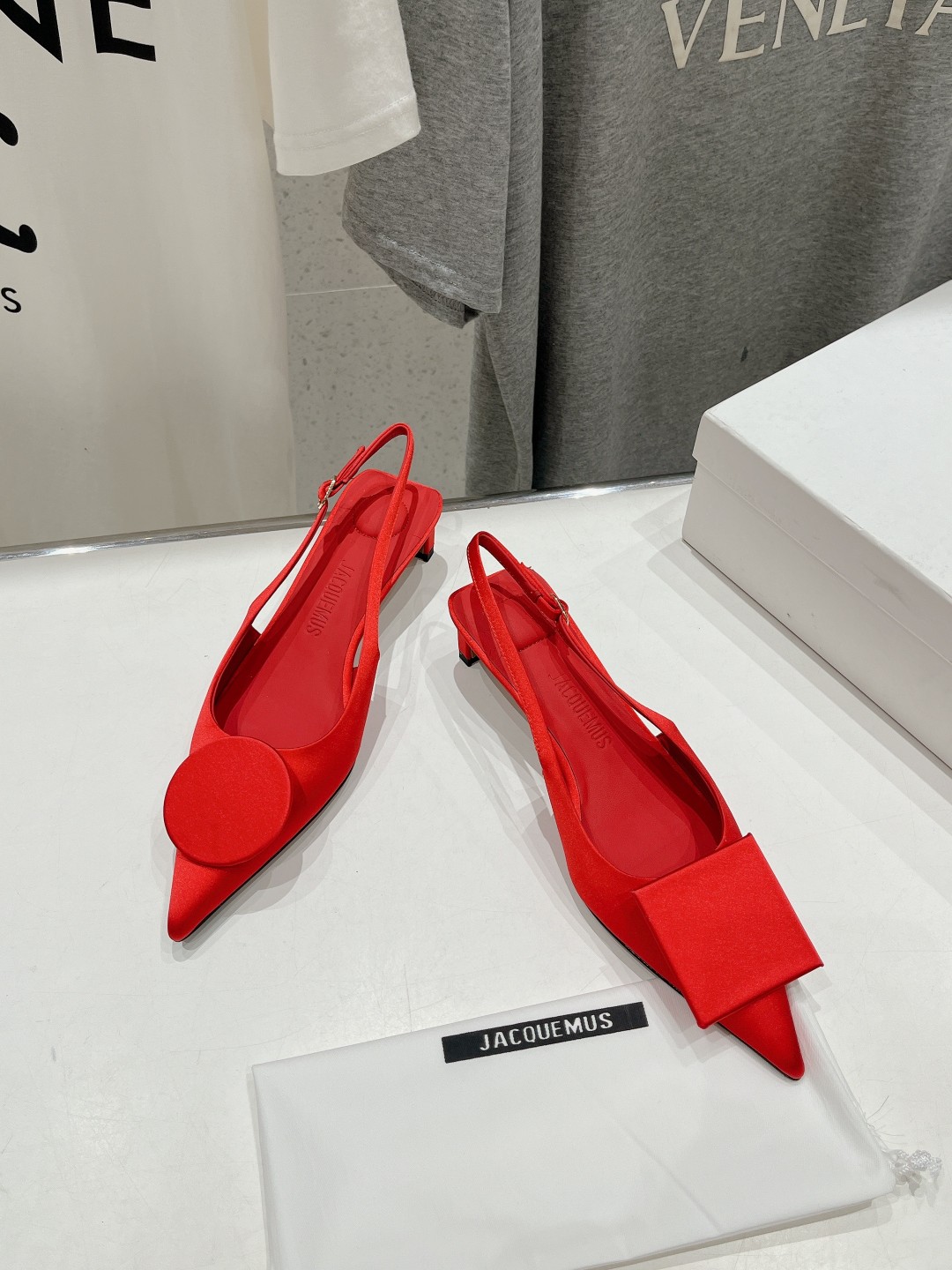高版本出厂
「JACQUEMUS」24ss春夏 方跟小尖头凉鞋🤎肯豆同款！
一如既往极简优雅路线·超级好