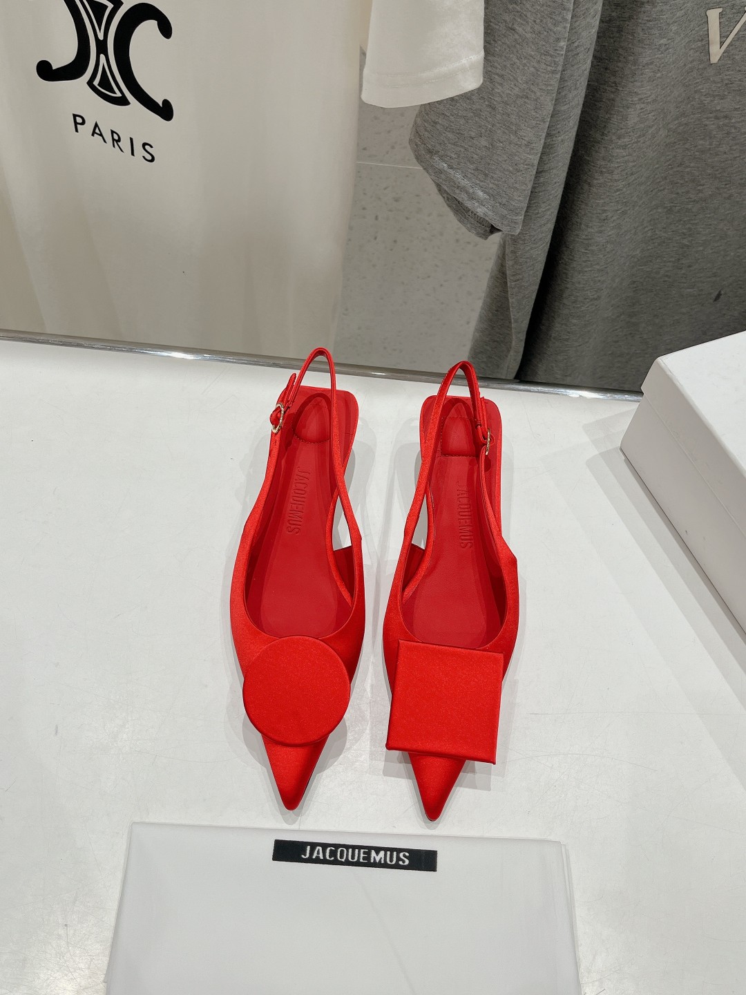 高版本出厂
「JACQUEMUS」24ss春夏 方跟小尖头凉鞋🤎肯豆同款！
一如既往极简优雅路线·超级好