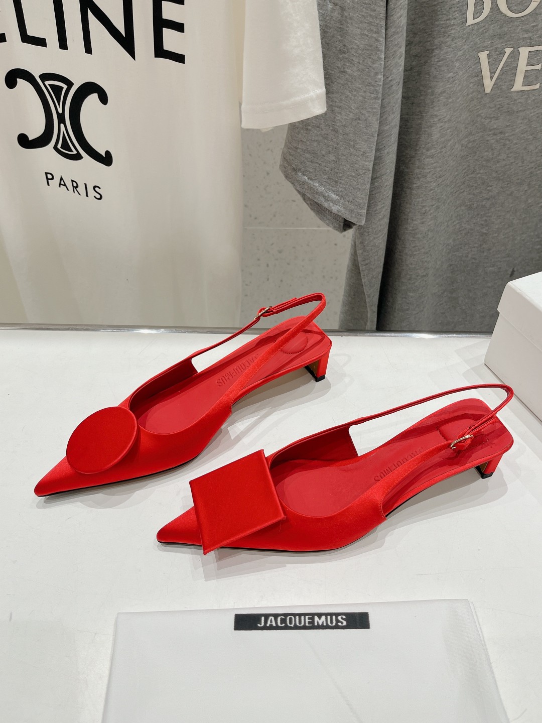 高版本出厂
「JACQUEMUS」24ss春夏 方跟小尖头凉鞋🤎肯豆同款！
一如既往极简优雅路线·超级好