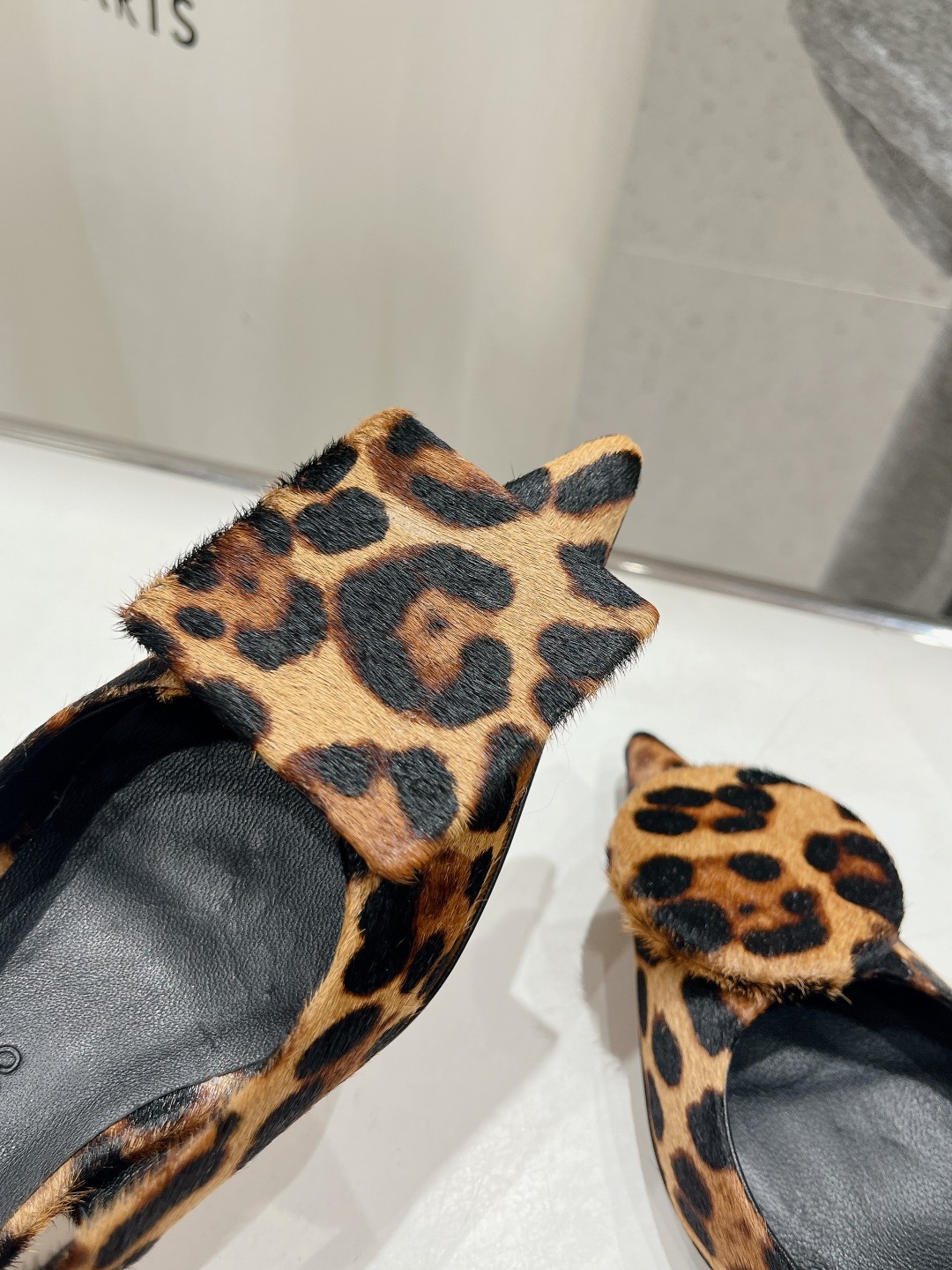 高版本出厂
「JACQUEMUS」24ss春夏 方跟小尖头凉鞋🤎肯豆同款！
一如既往极简优雅路线·超级好