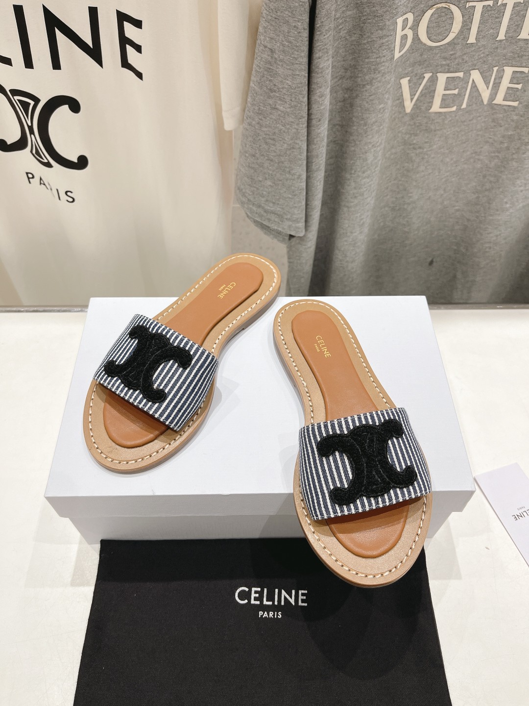 高版本出厂
 Celine*塞琳2025ss思琳初夏新款凯旋门Logo凉拖鞋
高级感十足  网红ins种