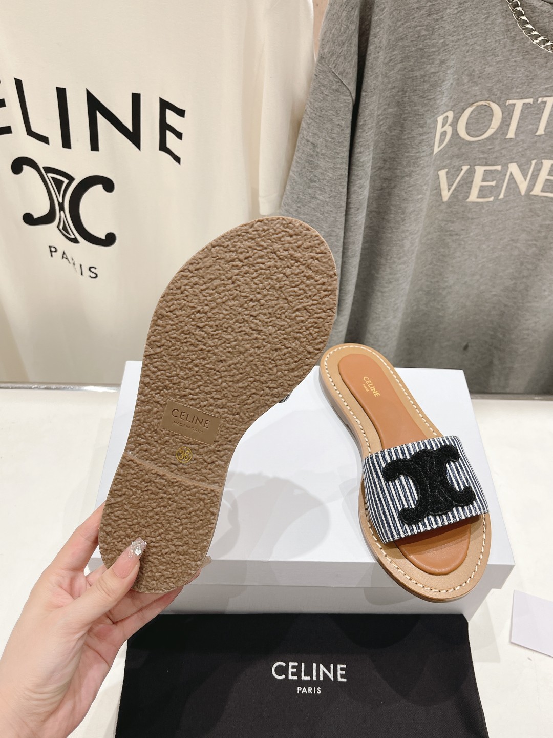 高版本出厂
 Celine*塞琳2025ss思琳初夏新款凯旋门Logo凉拖鞋
高级感十足  网红ins种