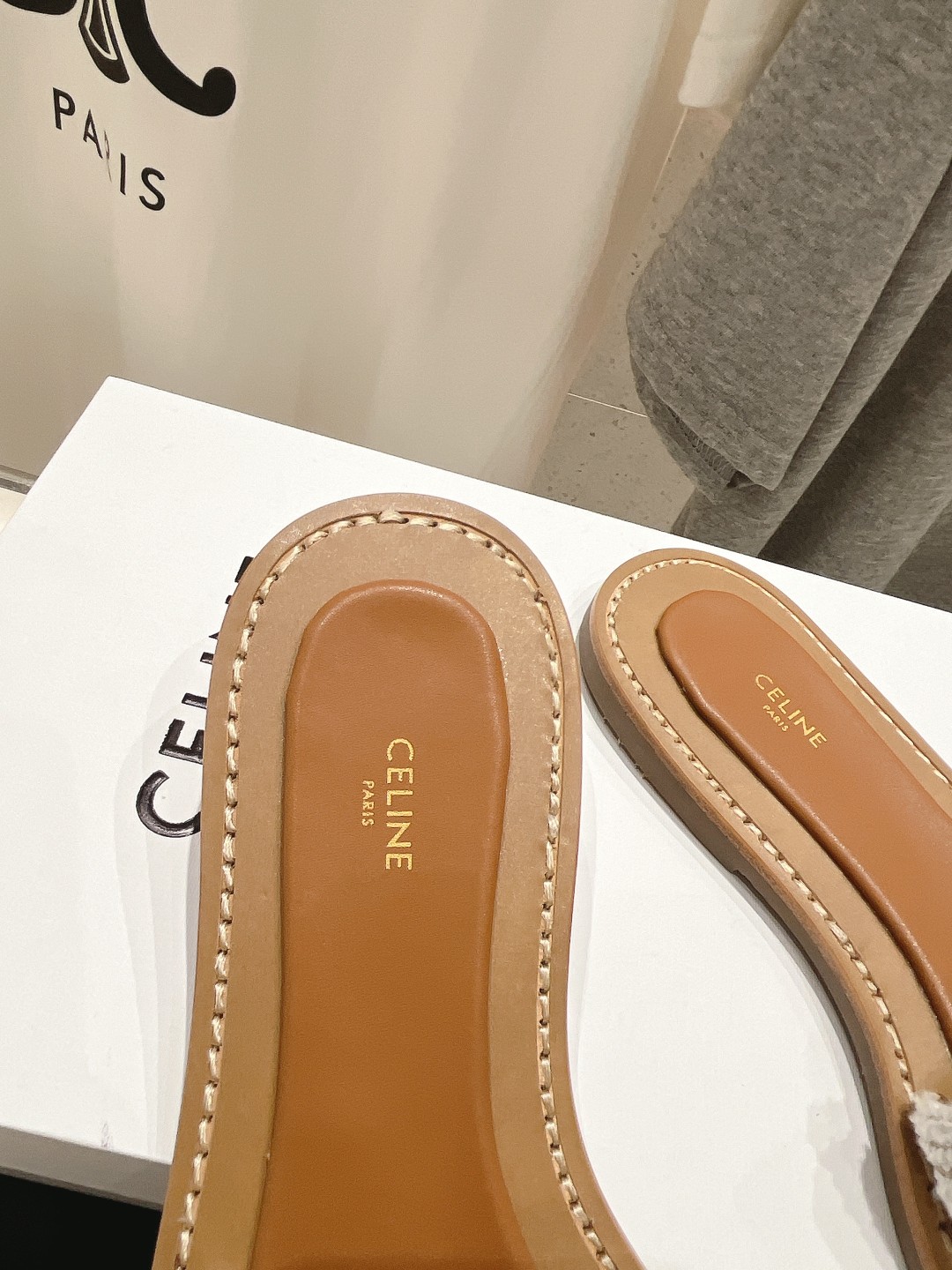 高版本出厂
 Celine*塞琳2025ss思琳初夏新款凯旋门Logo凉拖鞋
高级感十足  网红ins种