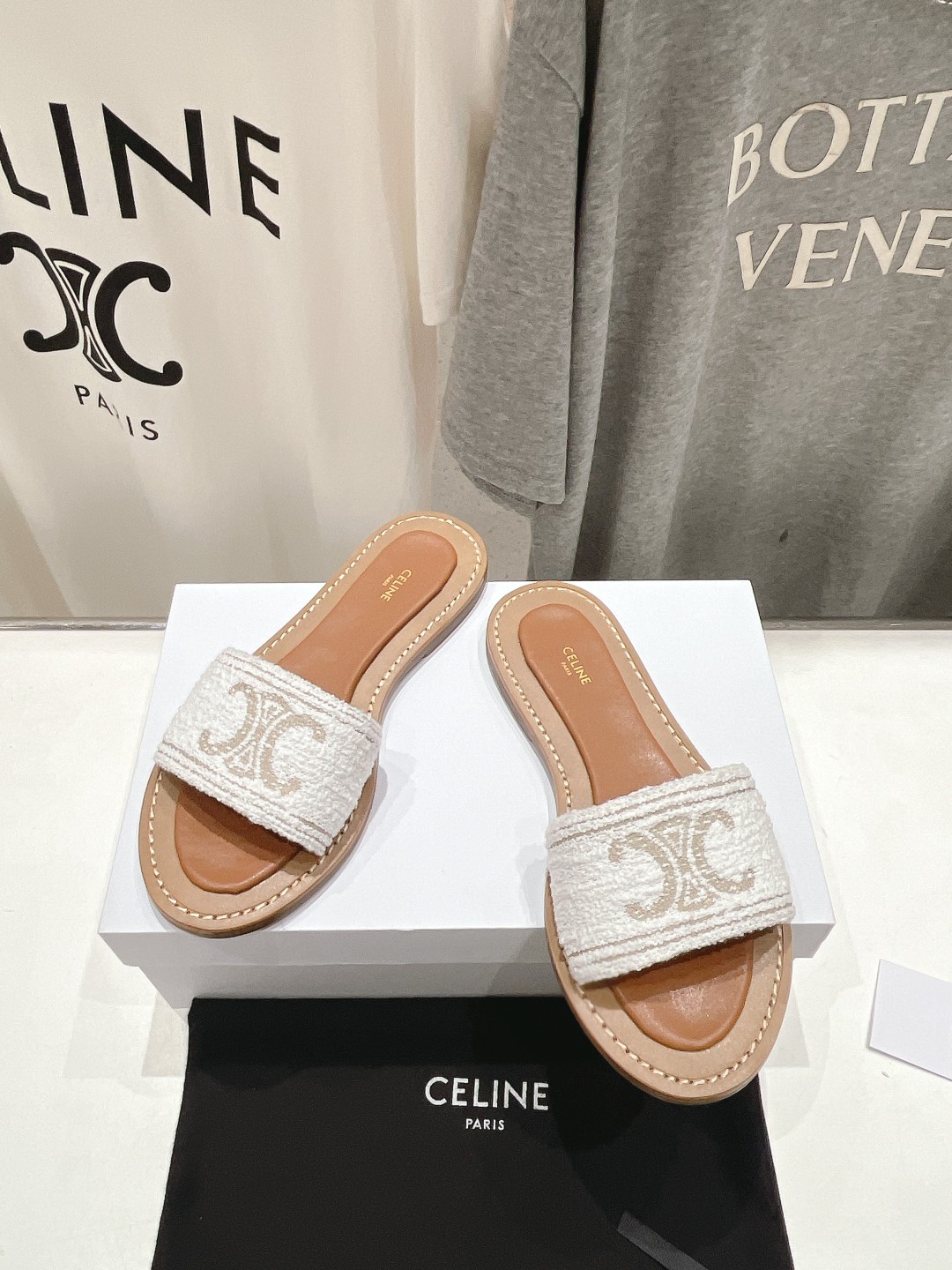 高版本出厂
 Celine*塞琳2025ss思琳初夏新款凯旋门Logo凉拖鞋
高级感十足  网红ins种