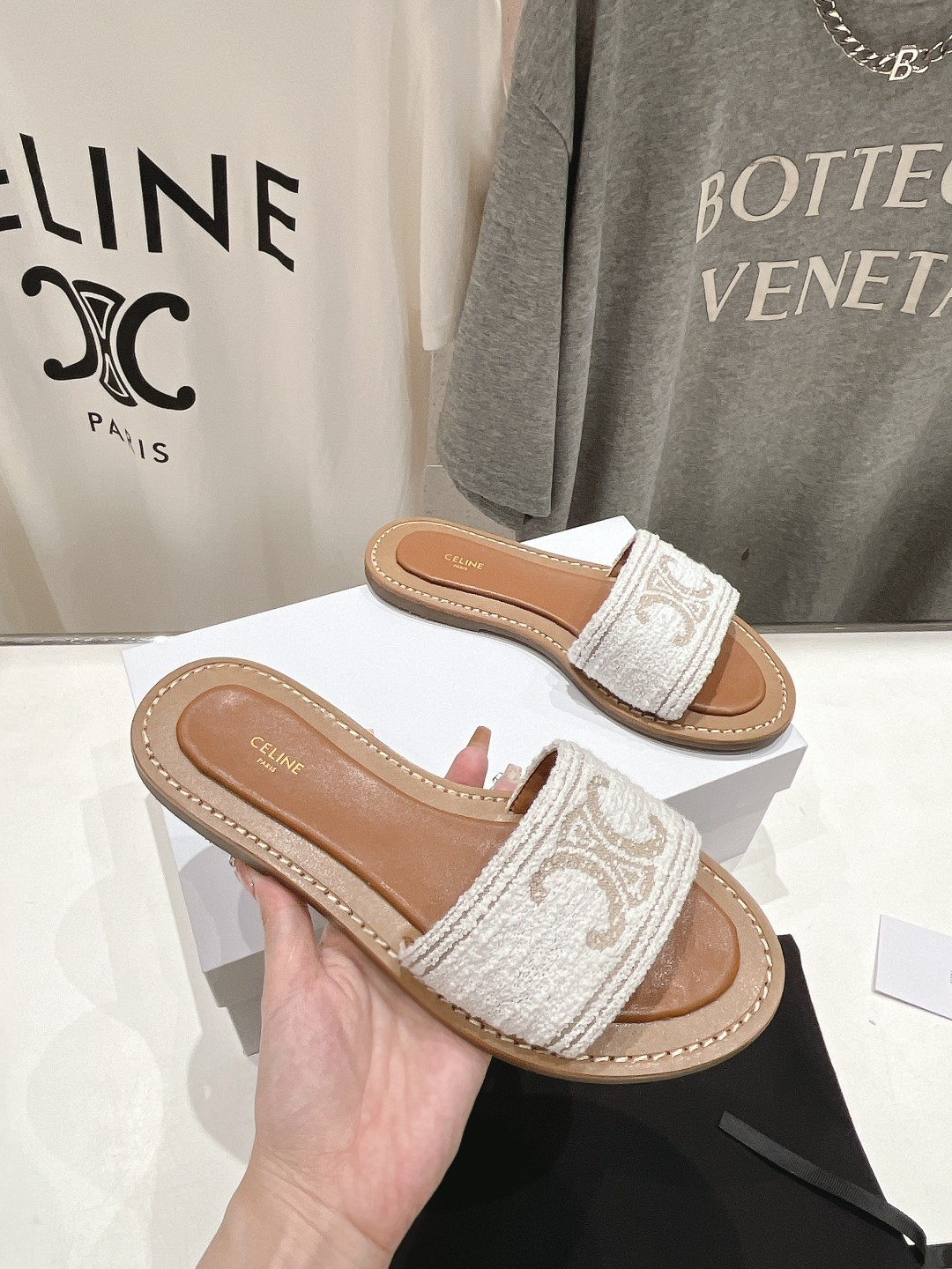 高版本出厂
 Celine*塞琳2025ss思琳初夏新款凯旋门Logo凉拖鞋
高级感十足  网红ins种