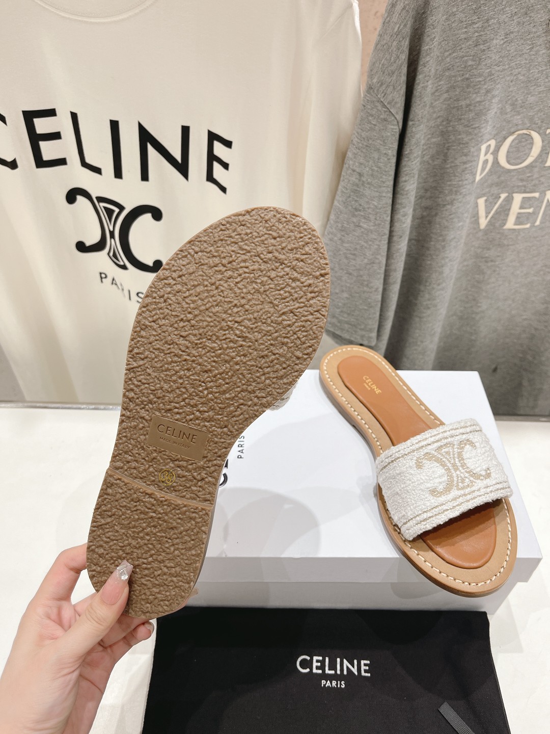 高版本出厂
 Celine*塞琳2025ss思琳初夏新款凯旋门Logo凉拖鞋
高级感十足  网红ins种