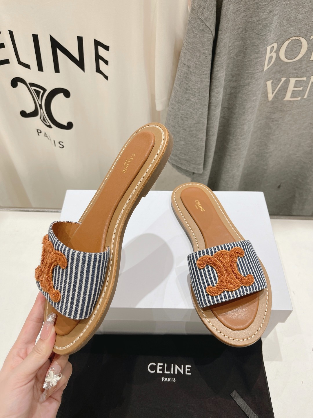 高版本出厂
 Celine*塞琳2025ss思琳初夏新款凯旋门Logo凉拖鞋
高级感十足  网红ins种