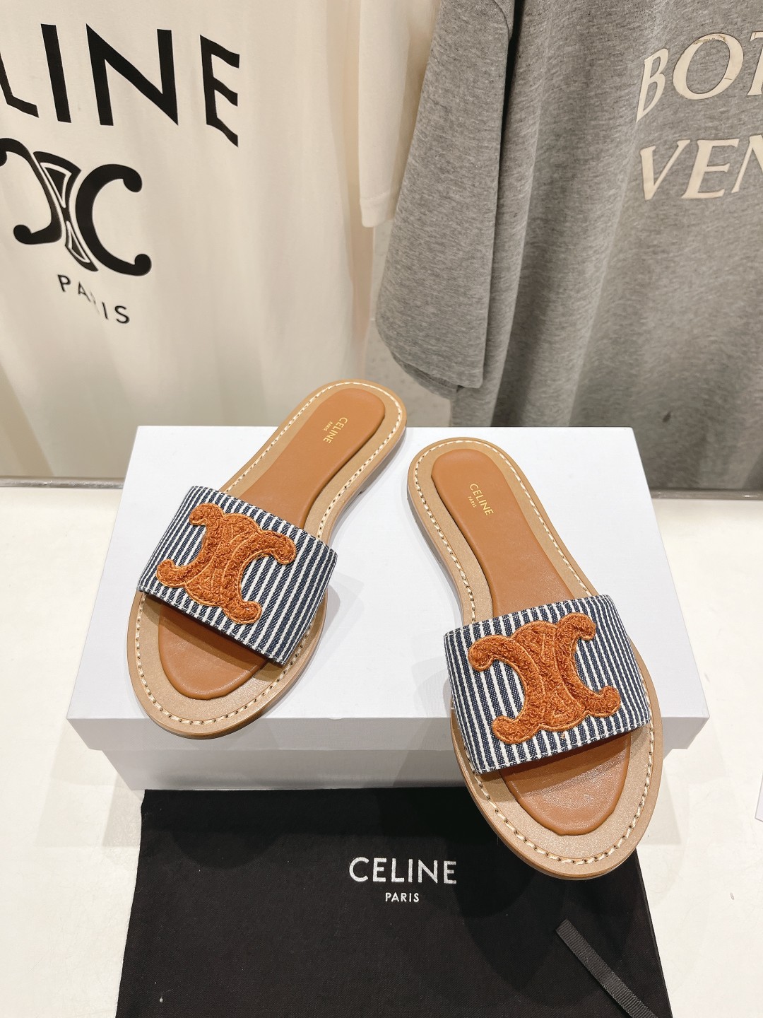高版本出厂
 Celine*塞琳2025ss思琳初夏新款凯旋门Logo凉拖鞋
高级感十足  网红ins种