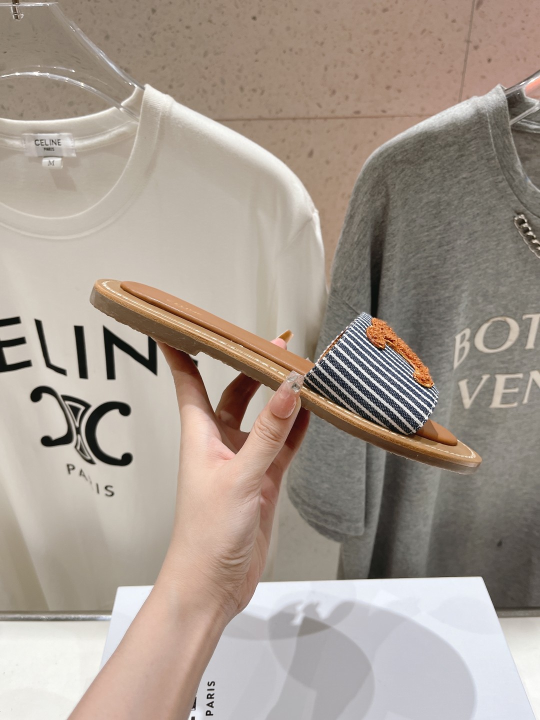 高版本出厂
 Celine*塞琳2025ss思琳初夏新款凯旋门Logo凉拖鞋
高级感十足  网红ins种
