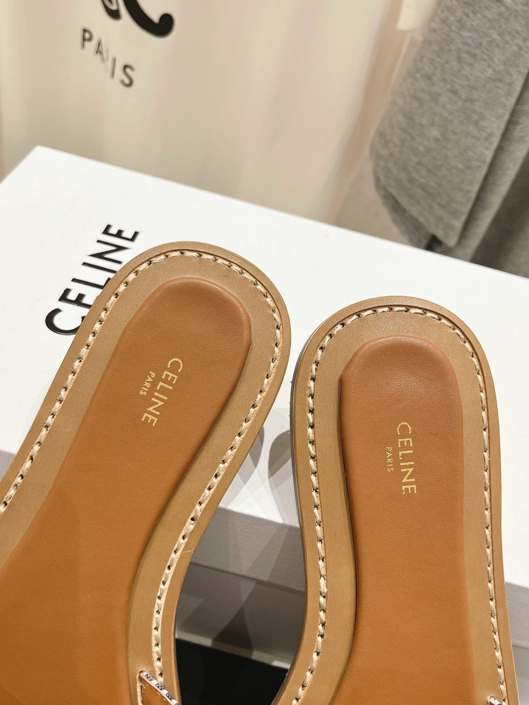 高版本出厂
 Celine*塞琳2025ss思琳初夏新款凯旋门Logo凉拖鞋
高级感十足  网红ins种