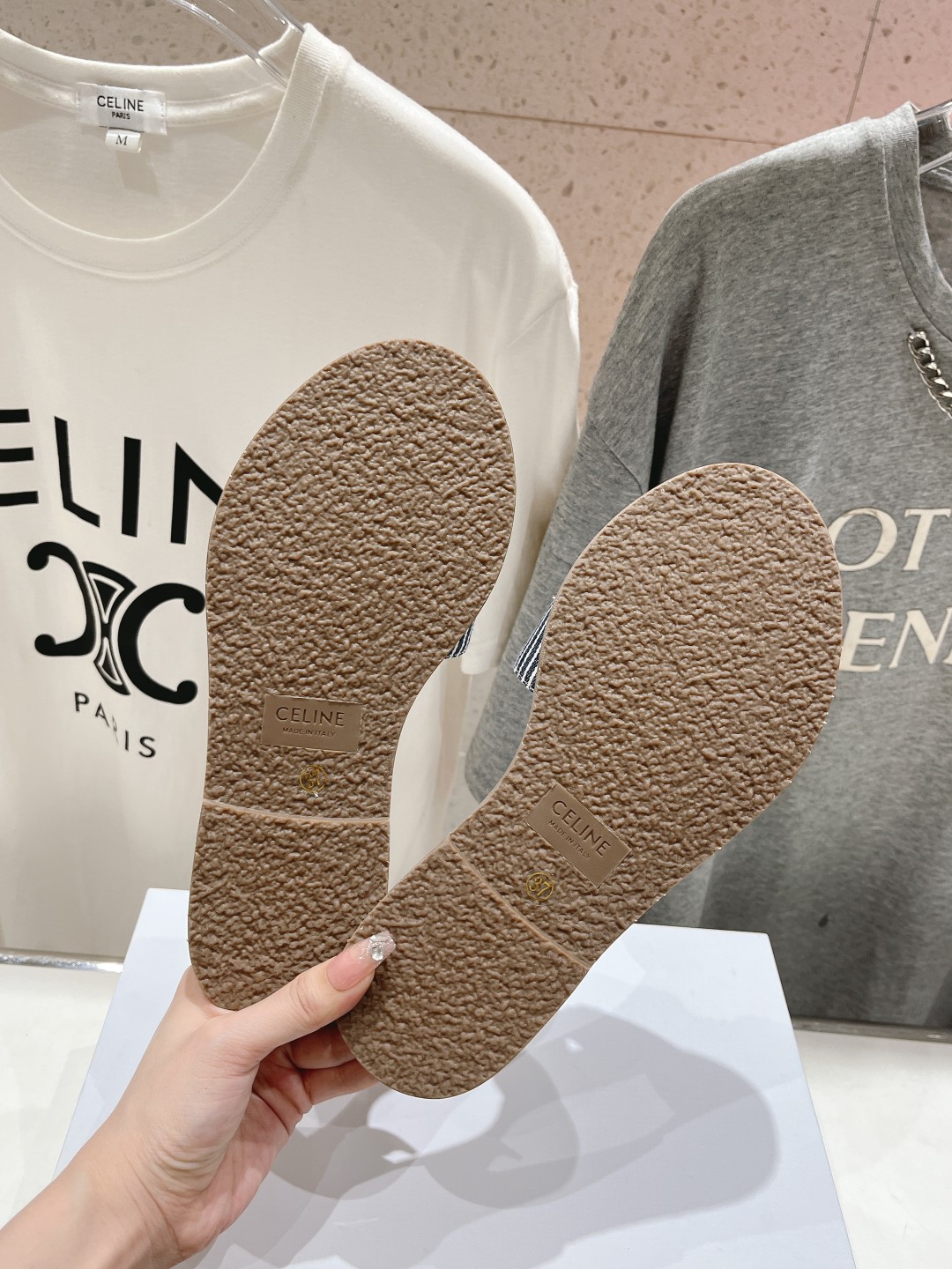 高版本出厂
 Celine*塞琳2025ss思琳初夏新款凯旋门Logo凉拖鞋
高级感十足  网红ins种