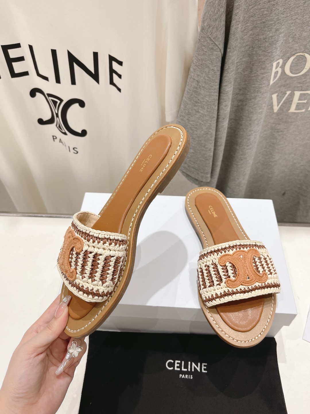 高版本出厂
 Celine*塞琳2025ss思琳初夏新款凯旋门Logo凉拖鞋
高级感十足  网红ins种