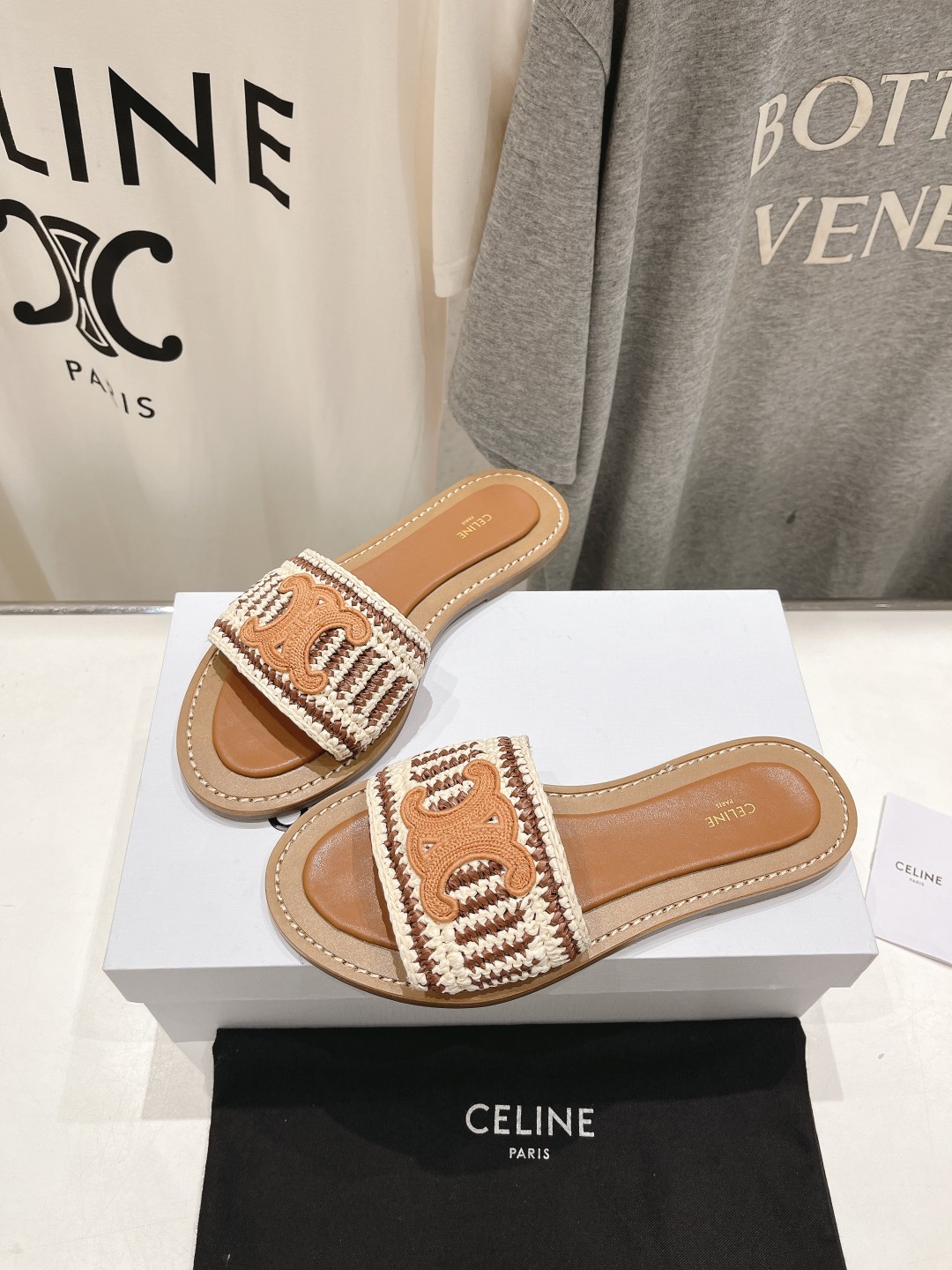 高版本出厂
 Celine*塞琳2025ss思琳初夏新款凯旋门Logo凉拖鞋
高级感十足  网红ins种