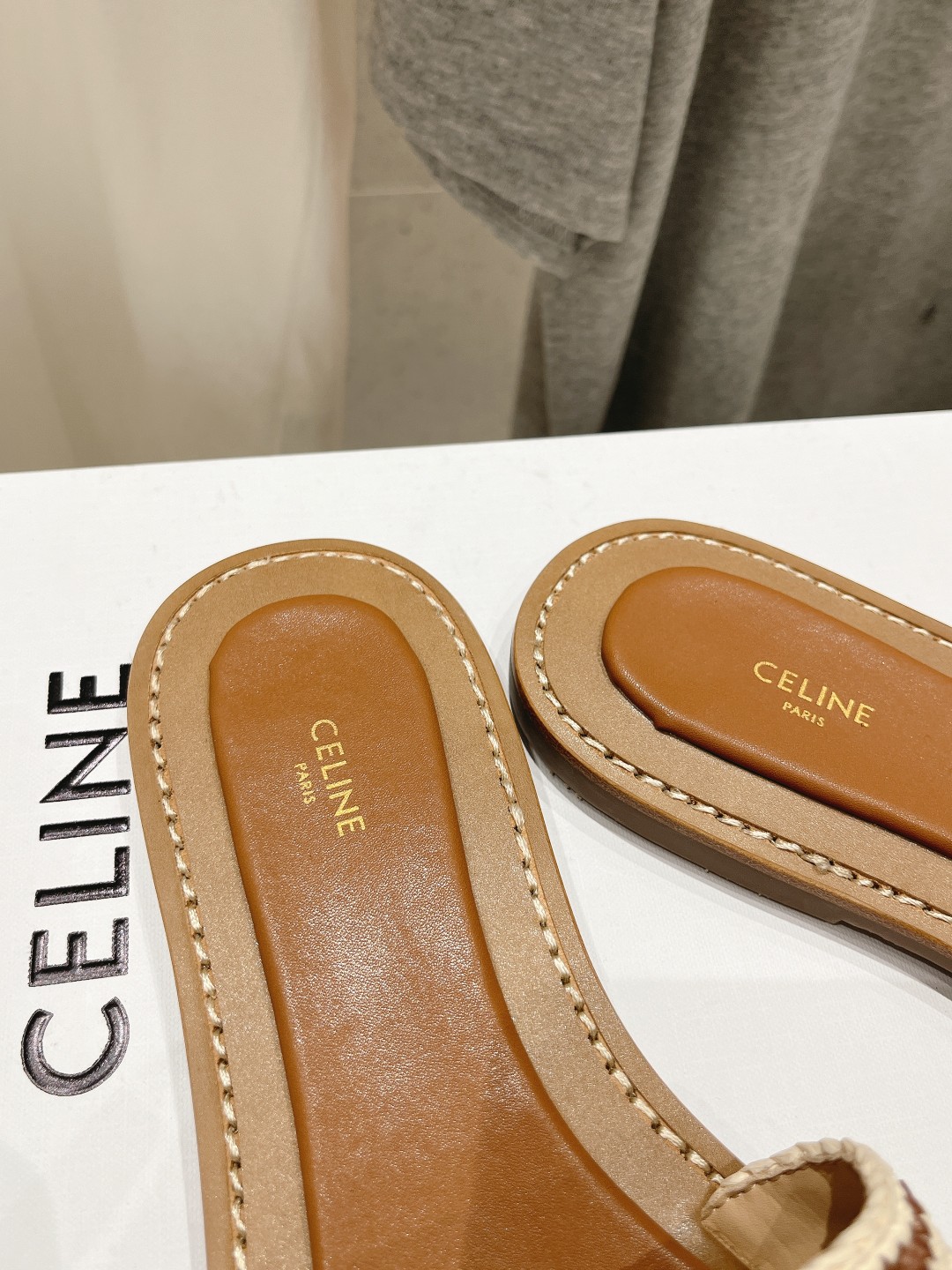 高版本出厂
 Celine*塞琳2025ss思琳初夏新款凯旋门Logo凉拖鞋
高级感十足  网红ins种