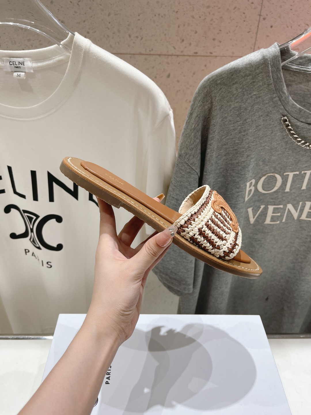 高版本出厂
 Celine*塞琳2025ss思琳初夏新款凯旋门Logo凉拖鞋
高级感十足  网红ins种