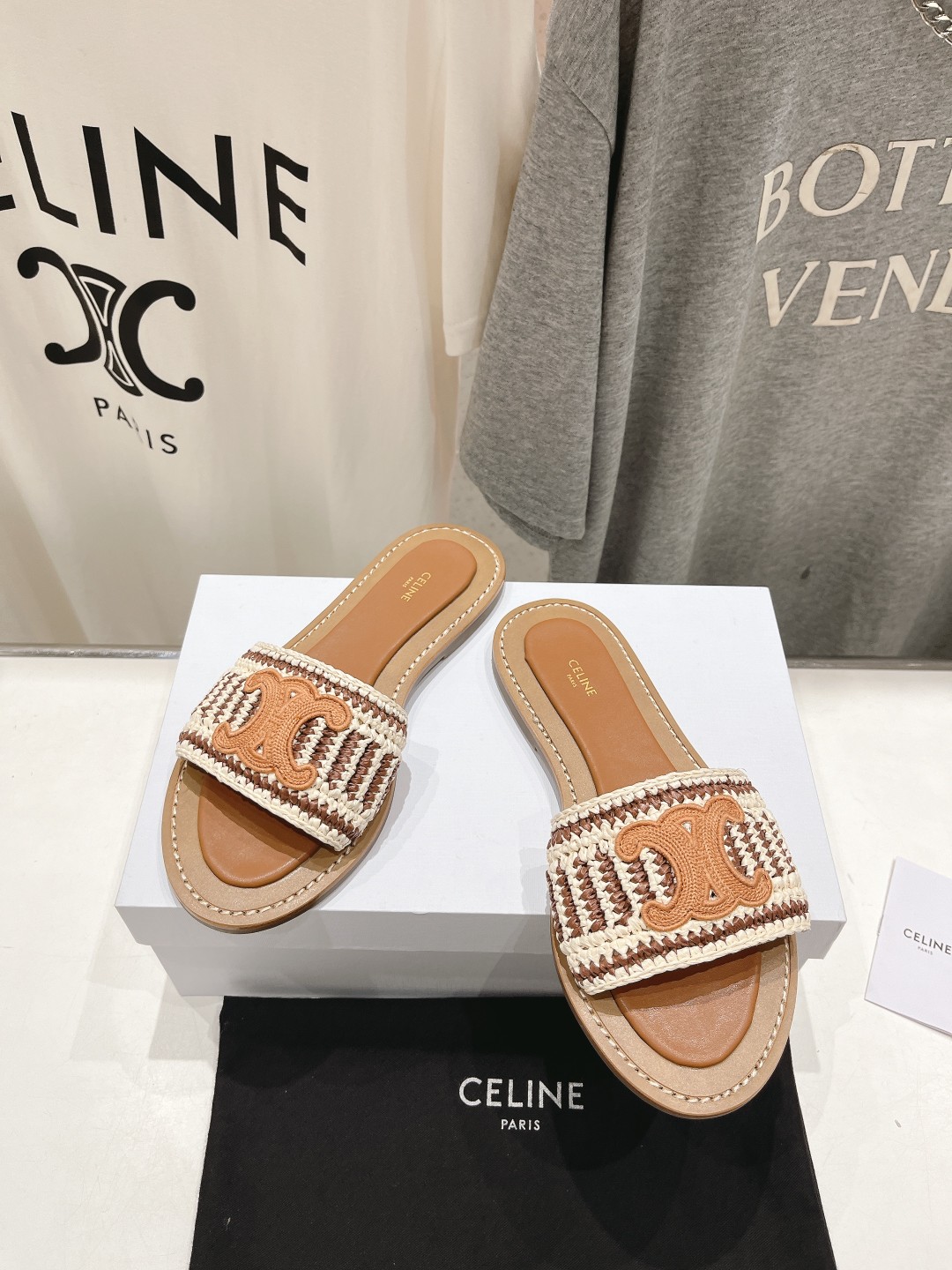 高版本出厂
 Celine*塞琳2025ss思琳初夏新款凯旋门Logo凉拖鞋
高级感十足  网红ins种