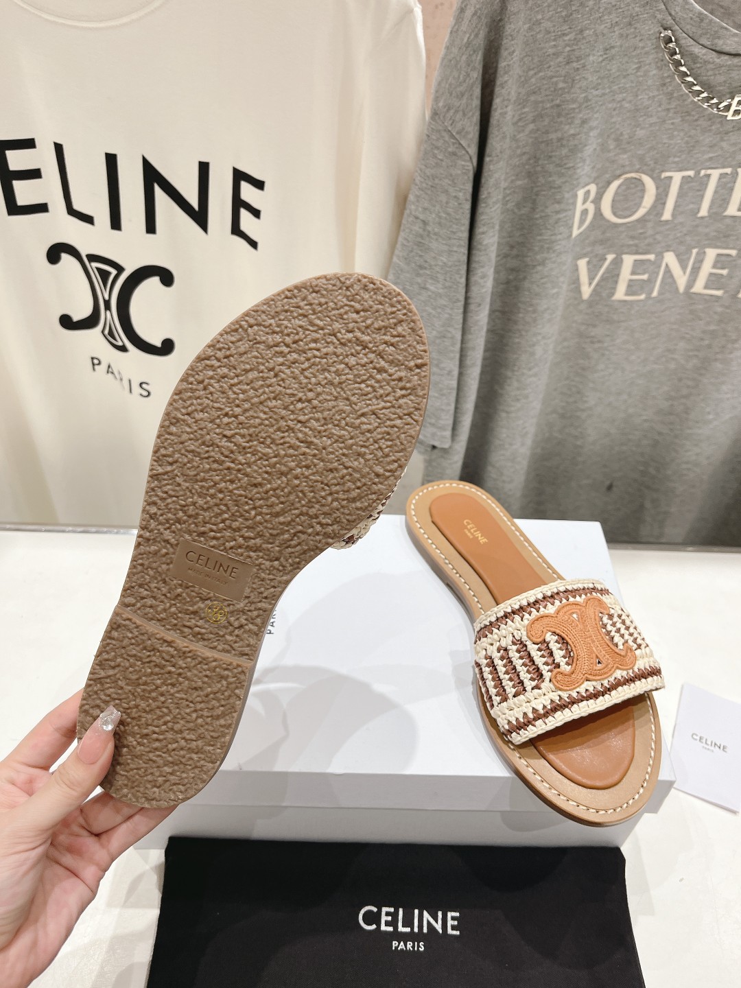 高版本出厂
 Celine*塞琳2025ss思琳初夏新款凯旋门Logo凉拖鞋
高级感十足  网红ins种