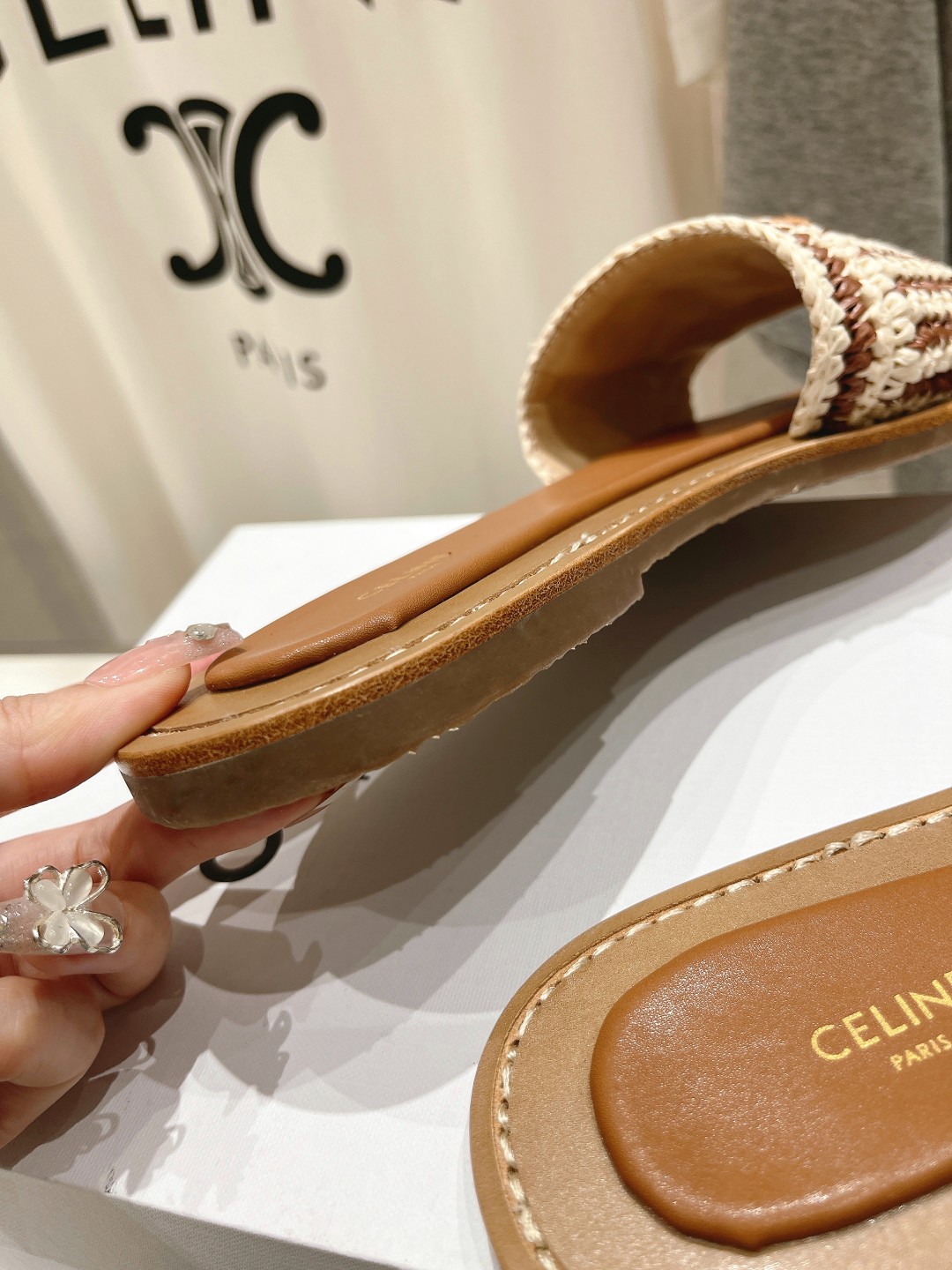 高版本出厂
 Celine*塞琳2025ss思琳初夏新款凯旋门Logo凉拖鞋
高级感十足  网红ins种