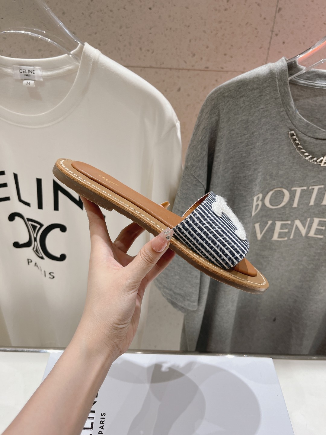 高版本出厂
 Celine*塞琳2025ss思琳初夏新款凯旋门Logo凉拖鞋
高级感十足  网红ins种