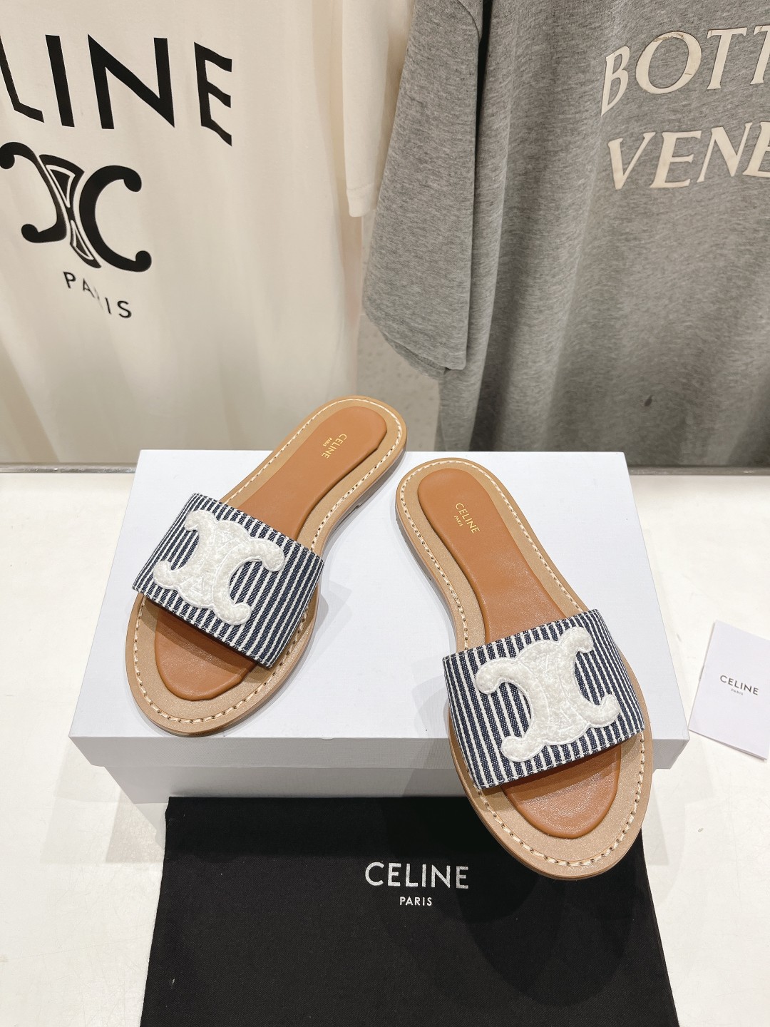 高版本出厂
 Celine*塞琳2025ss思琳初夏新款凯旋门Logo凉拖鞋
高级感十足  网红ins种