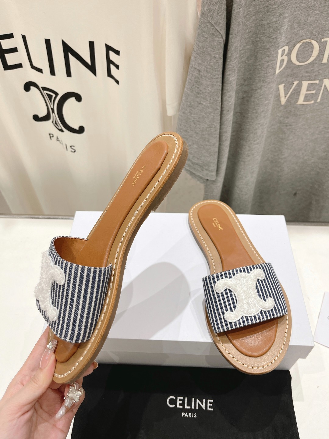 高版本出厂
 Celine*塞琳2025ss思琳初夏新款凯旋门Logo凉拖鞋
高级感十足  网红ins种