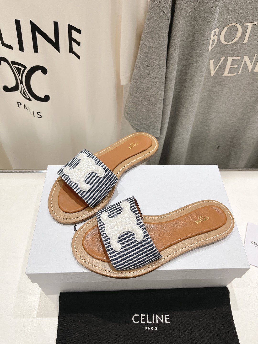 高版本出厂
 Celine*塞琳2025ss思琳初夏新款凯旋门Logo凉拖鞋
高级感十足  网红ins种