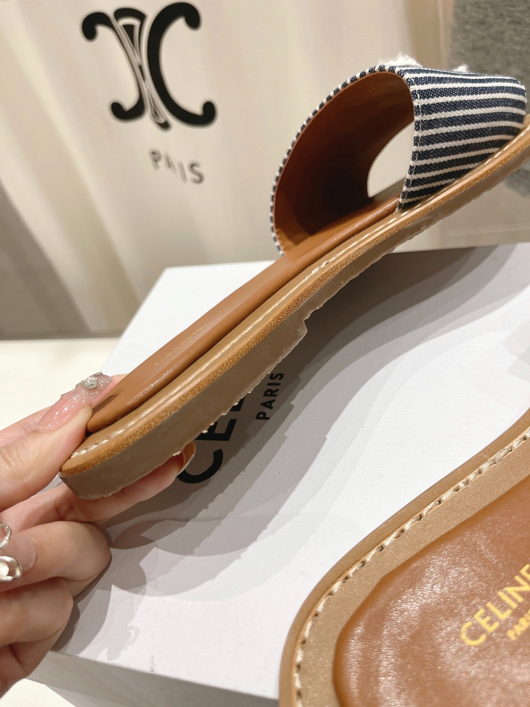 高版本出厂
 Celine*塞琳2025ss思琳初夏新款凯旋门Logo凉拖鞋
高级感十足  网红ins种