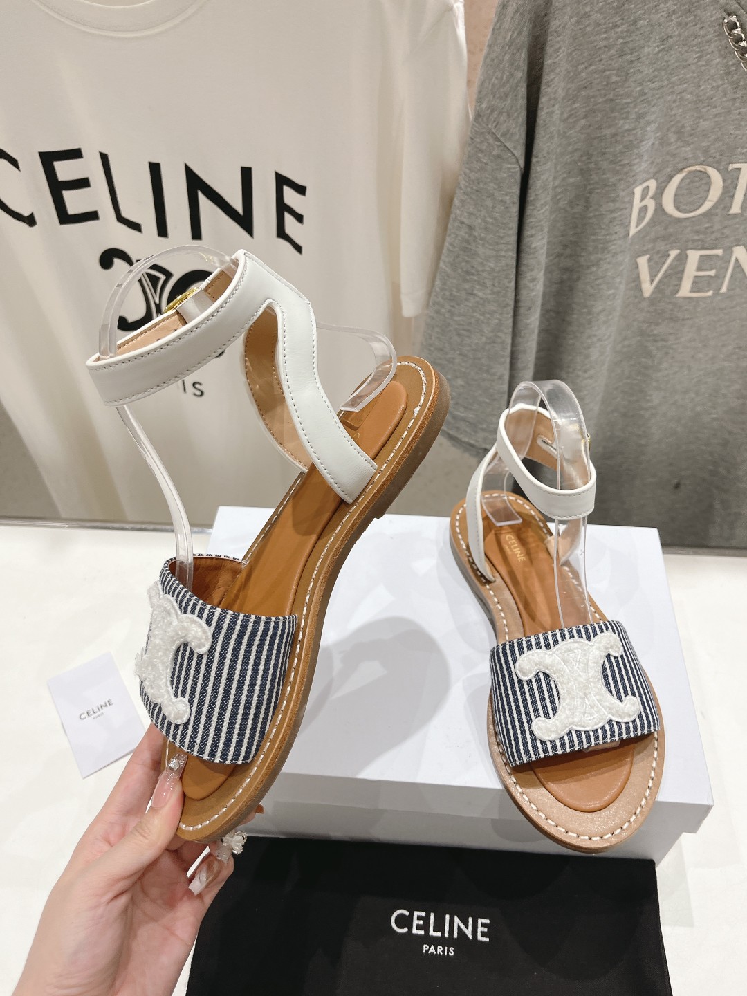 高版本出厂
 Celine*塞琳2025ss思琳初夏新款凯旋门Logo凉鞋
高级感十足  网红ins种草
